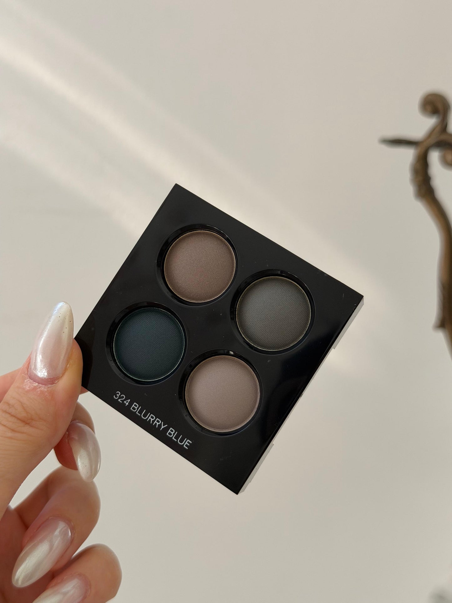 CHANEL Les 4 Ombres
Multi-Effect Quadra Eyeshadow (324)