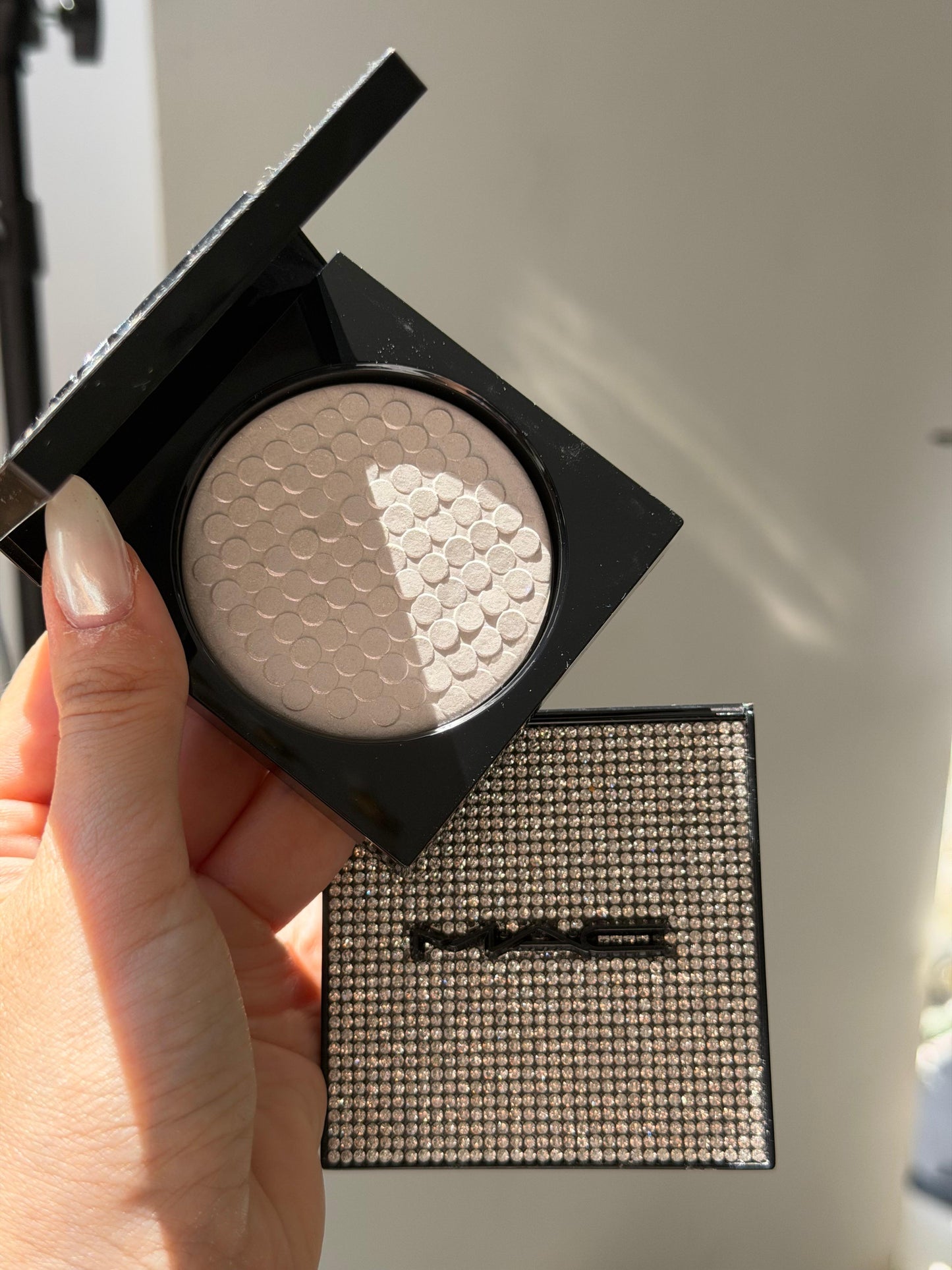MAC Extra Dimension Skinfinish Powder Highlighter - Glowflakes