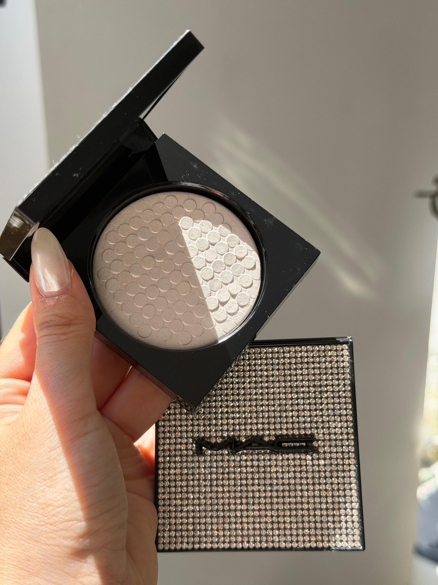 MAC Extra Dimension Skinfinish Powder Highlighter - Glowflakes