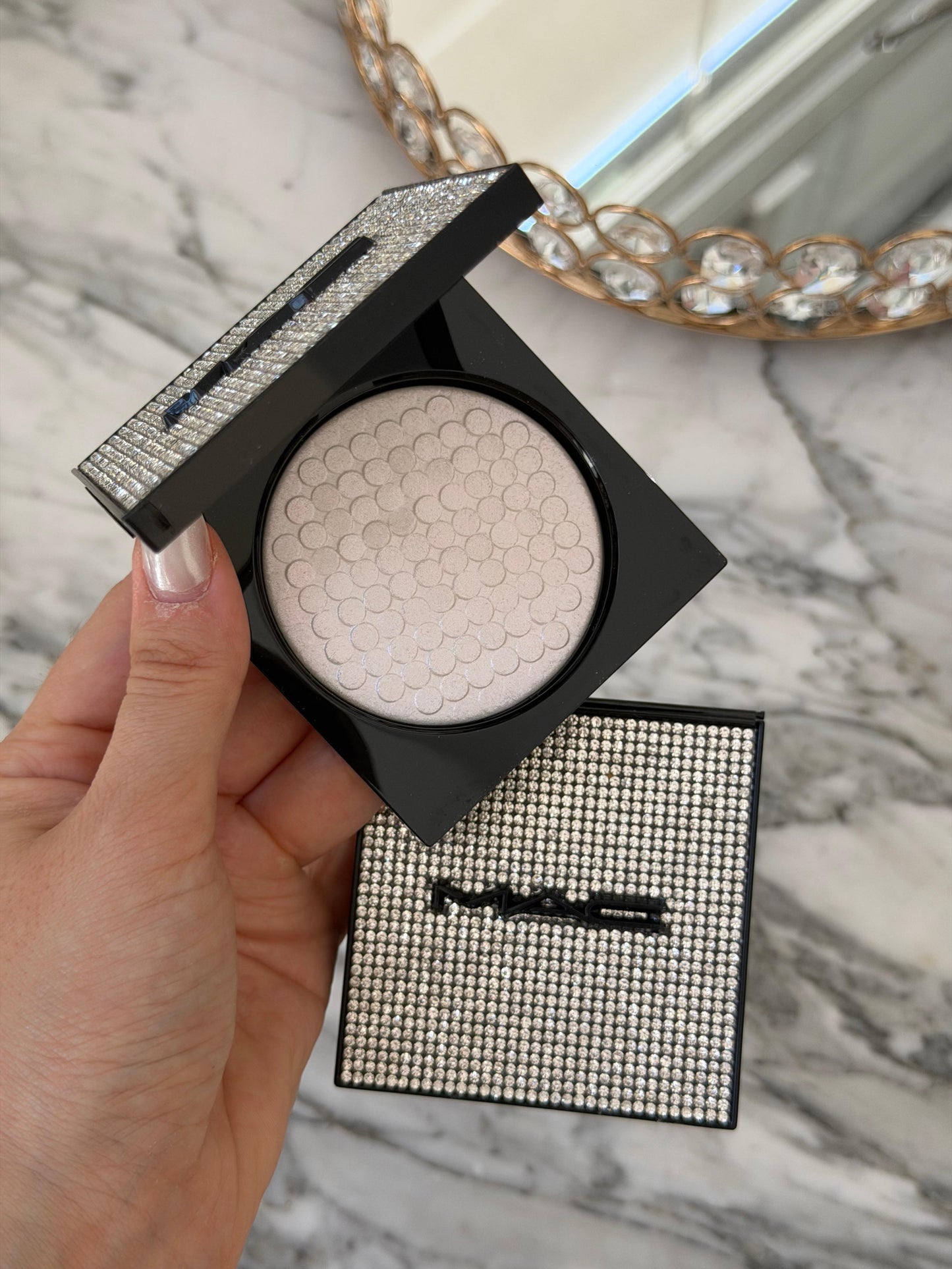 MAC Extra Dimension Skinfinish Powder Highlighter - Glowflakes
