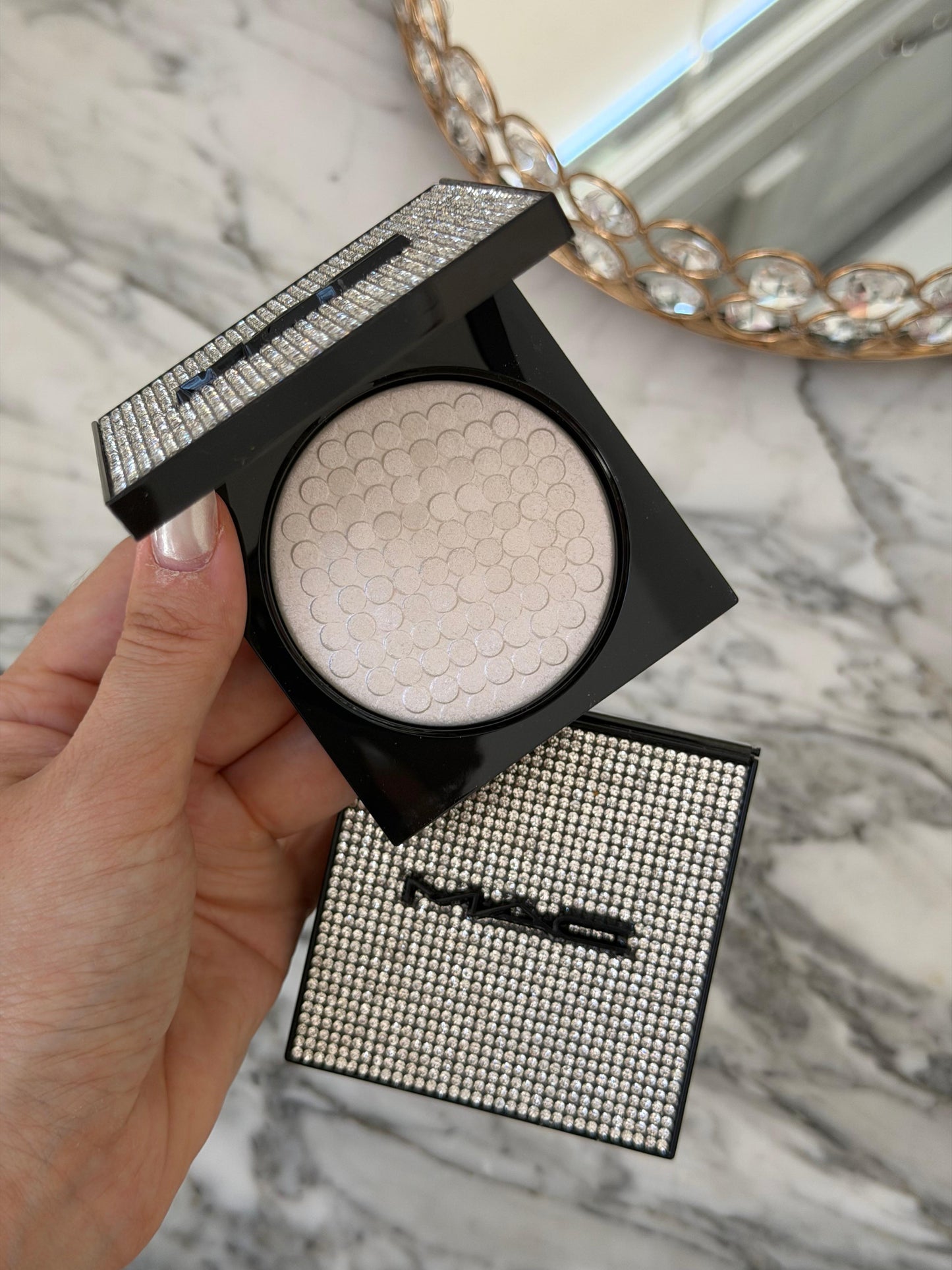MAC Extra Dimension Skinfinish Powder Highlighter - Glowflakes