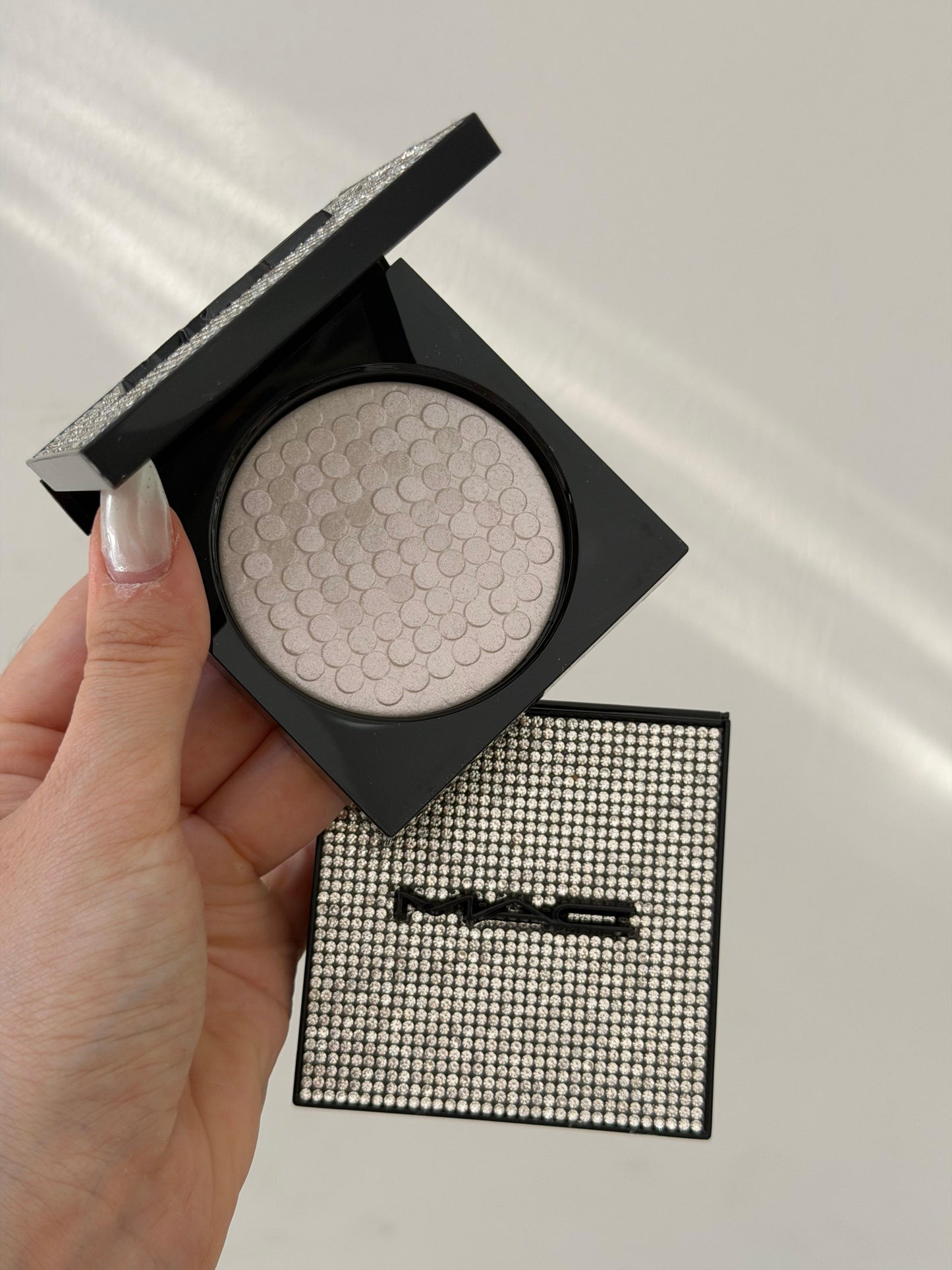 MAC Extra Dimension Skinfinish Powder Highlighter - Glowflakes
