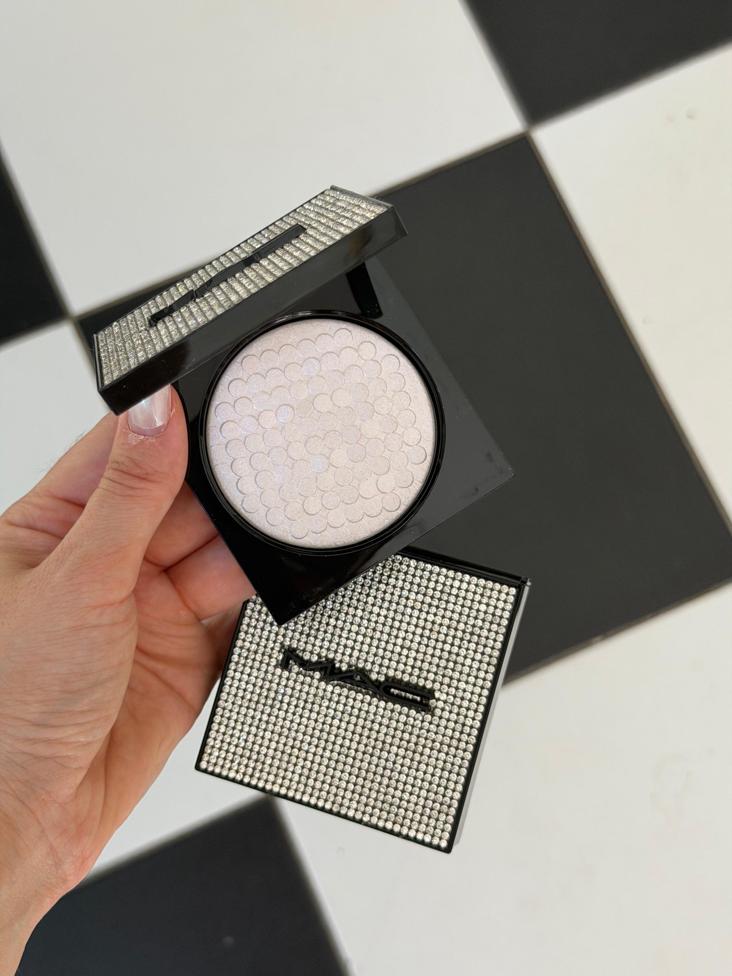 MAC Extra Dimension Skinfinish Powder Highlighter - Glowflakes