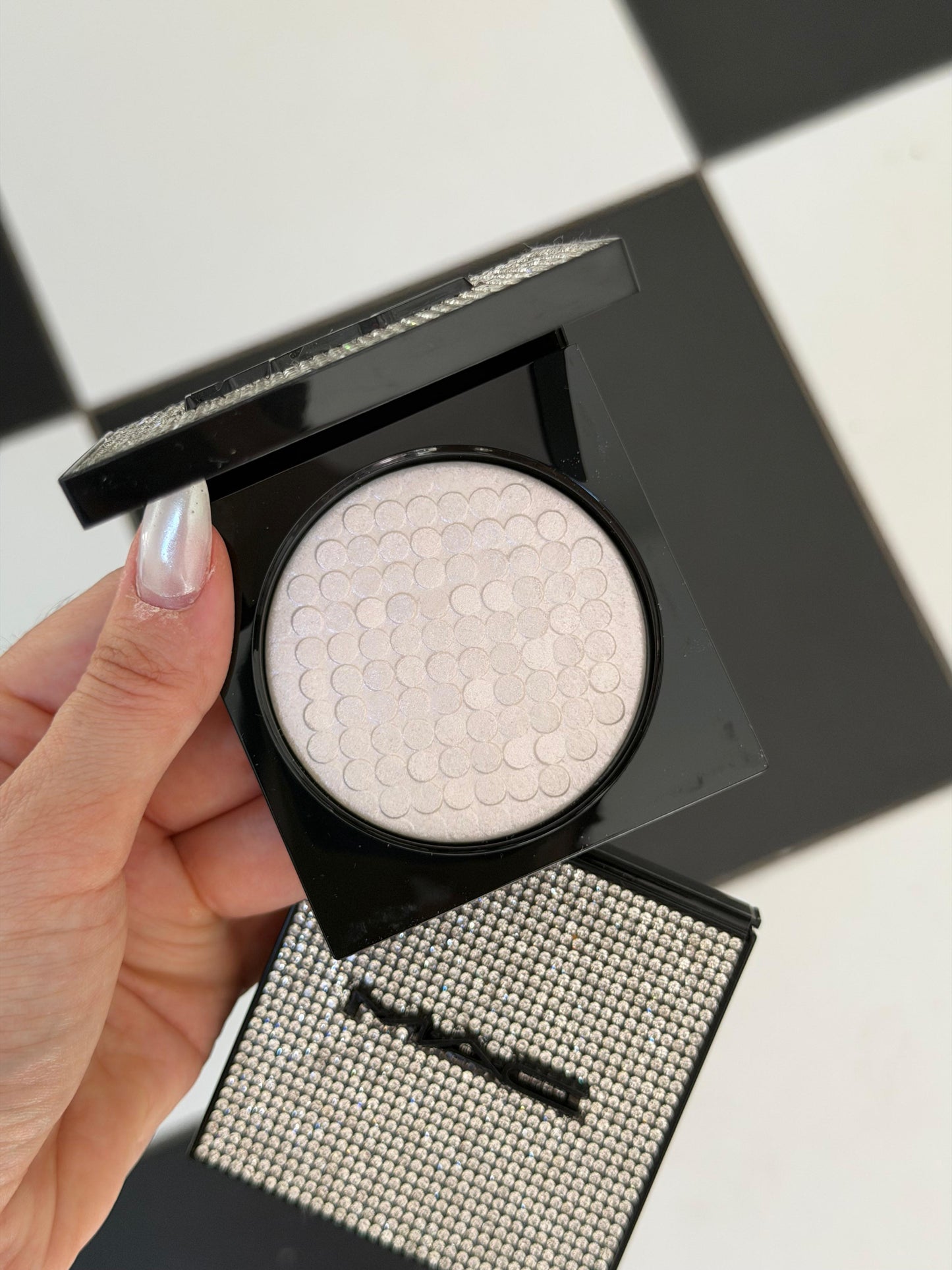 MAC Extra Dimension Skinfinish Powder Highlighter - Glowflakes