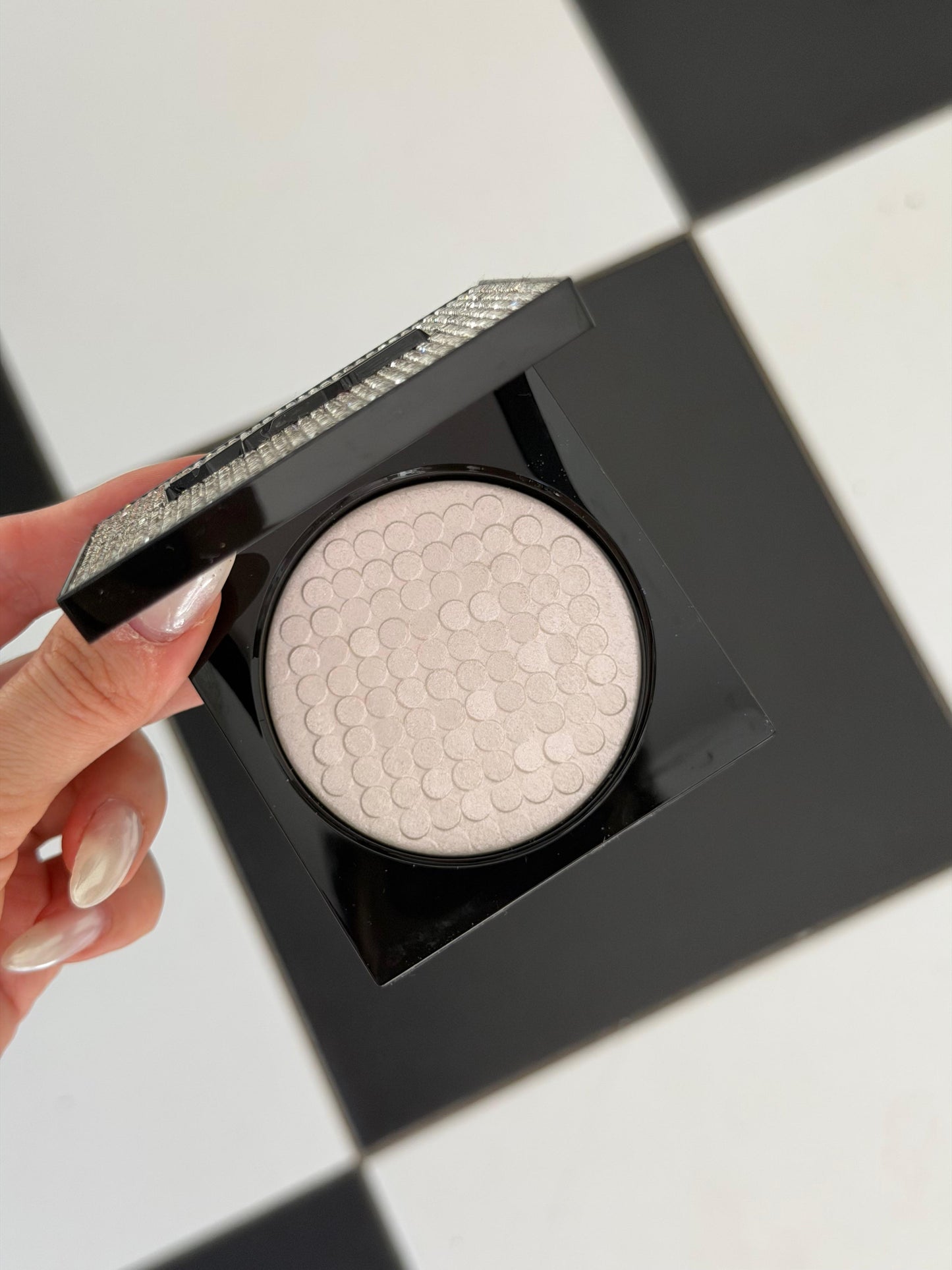 MAC Extra Dimension Skinfinish Powder Highlighter - Glowflakes