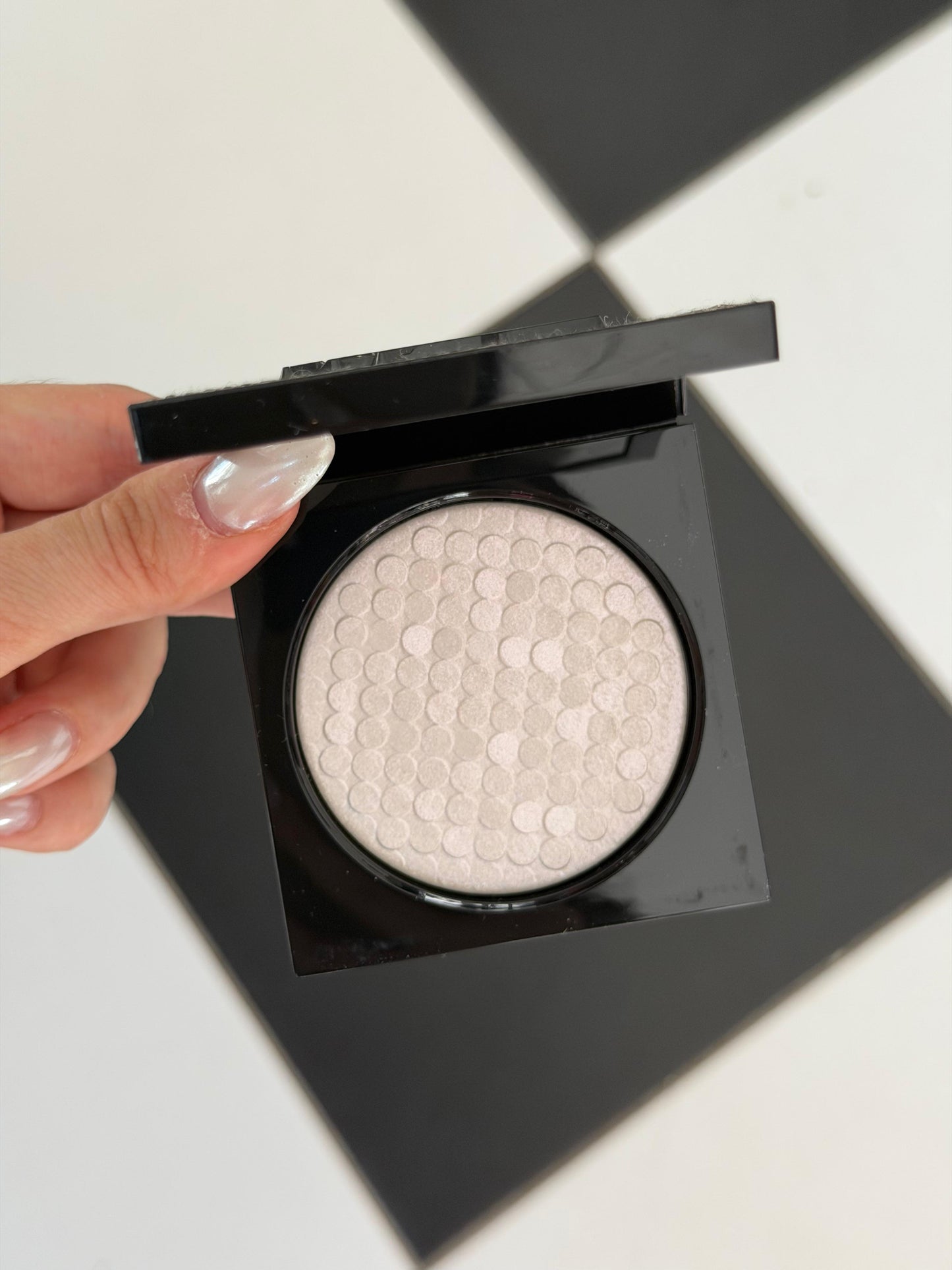MAC Extra Dimension Skinfinish Powder Highlighter - Glowflakes