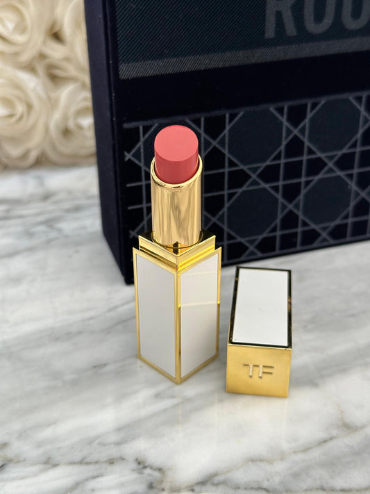 TOM FORD - Pêche Paradis
Soleil Summer Ultra Shine Lip Color - Medium To Full Coverage Lipstick