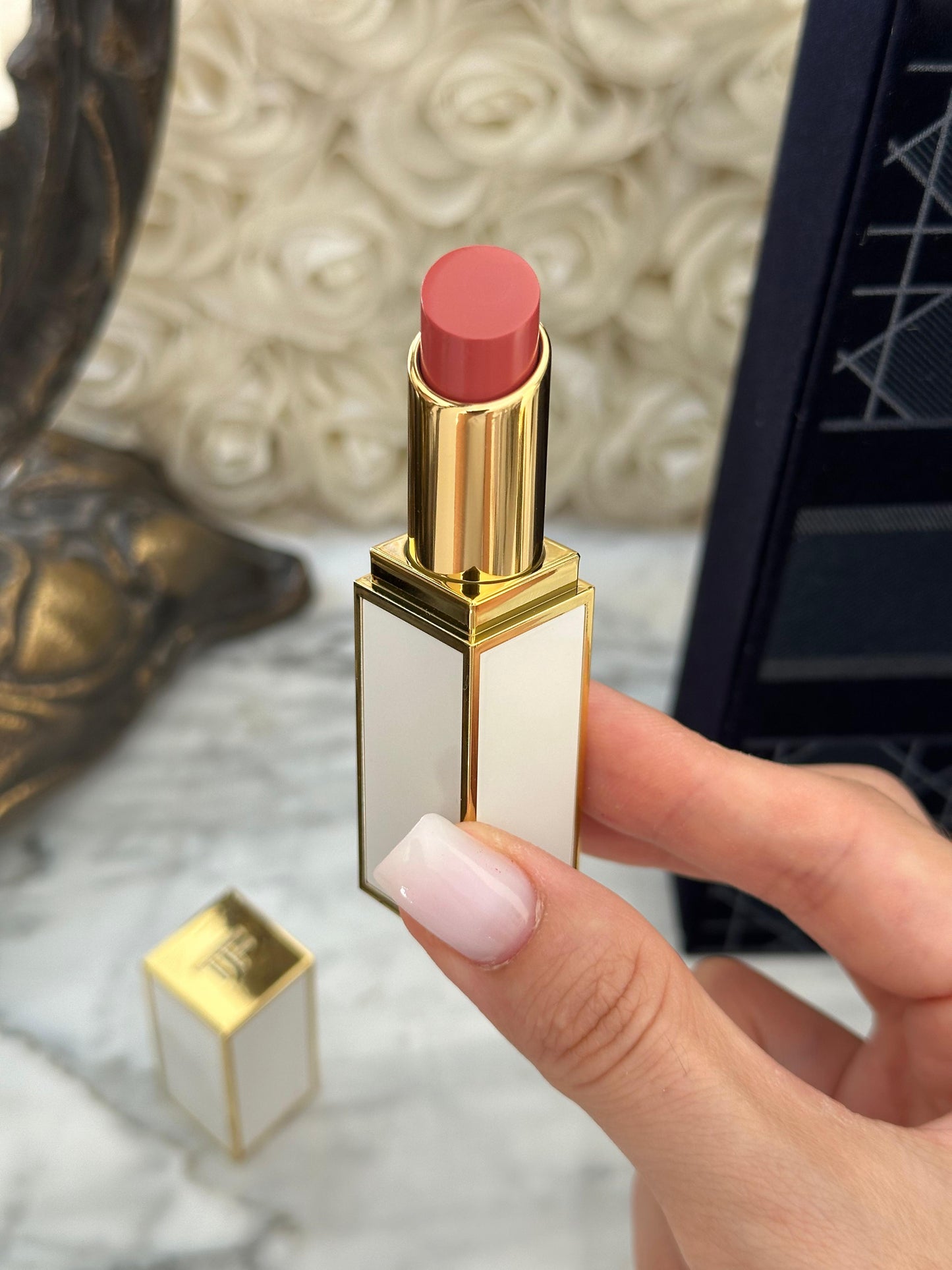 TOM FORD - Pêche Paradis
Soleil Summer Ultra Shine Lip Color - Medium To Full Coverage Lipstick