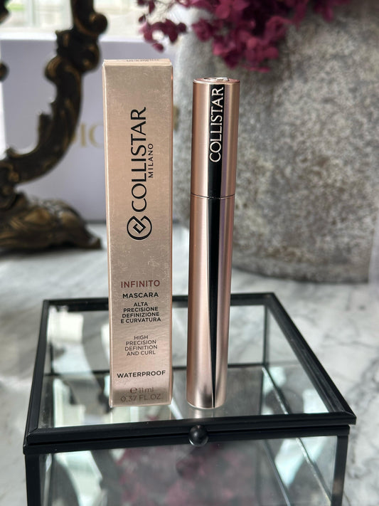 COLLISTAR Infinito Mascara Waterproof
Extreme Length, Definition Lifting Effect