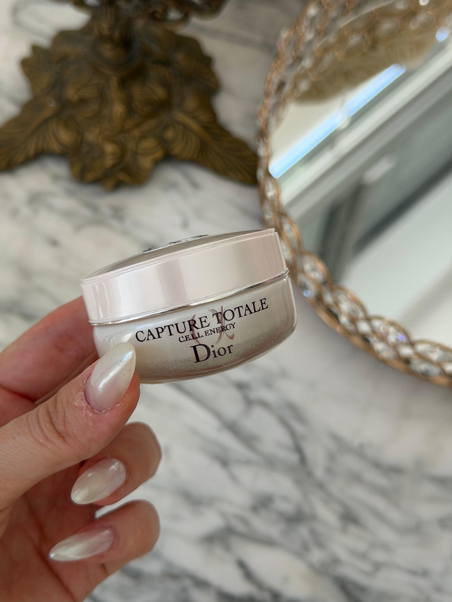 DIOR Capture Totale Super Potent Rich Creme C.E.L.L. Energy
Global Age-Defying Rich Creme - Intense Nourishment & Repair