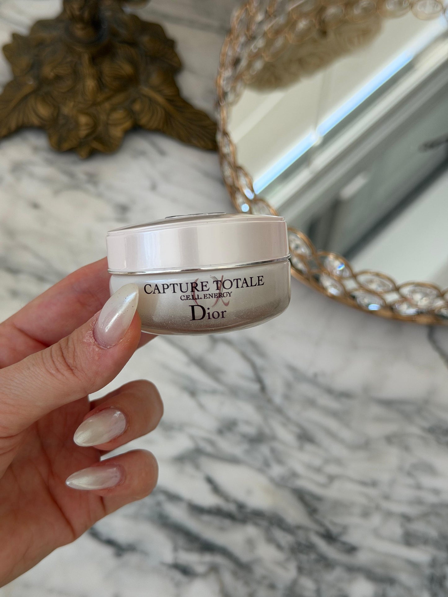 DIOR Capture Totale Super Potent Rich Creme C.E.L.L. Energy
Global Age-Defying Rich Creme - Intense Nourishment & Repair