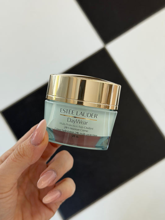 ESTEE LAUDER
DayWear Moisturizer Multi-Protection Anti-Oxidant 24H Hydratation Moisture Creme SPF15 - Normal/Combination Skin