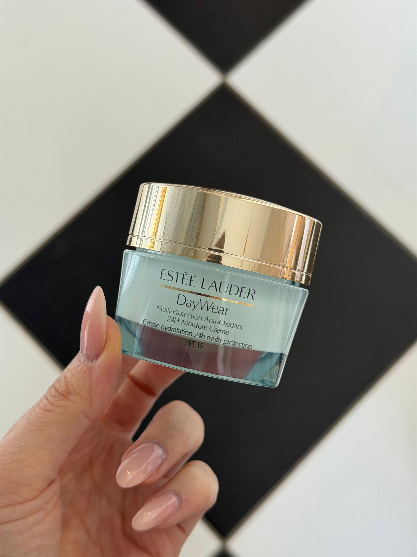 ESTEE LAUDER
DayWear Moisturizer Multi-Protection Anti-Oxidant 24H Hydratation Moisture Creme SPF15 - Normal/Combination Skin