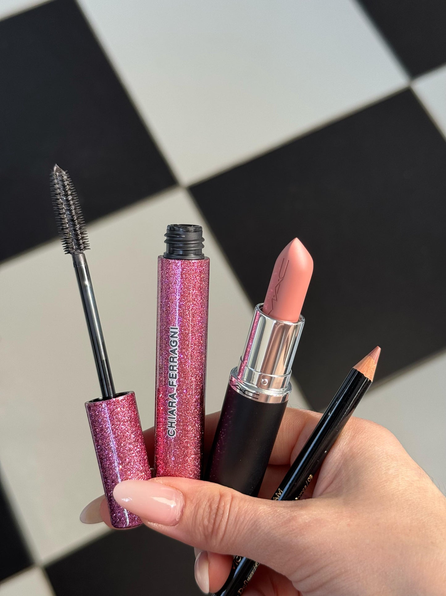 MAC Lipstick + CHIARA Mascara + BECKHAM Lip Pencil 3.500ALL