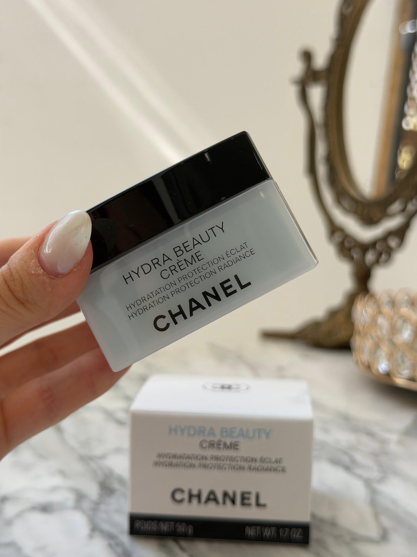 CHANEL Hydra Beauty Cream
Hydration Protection Radiance