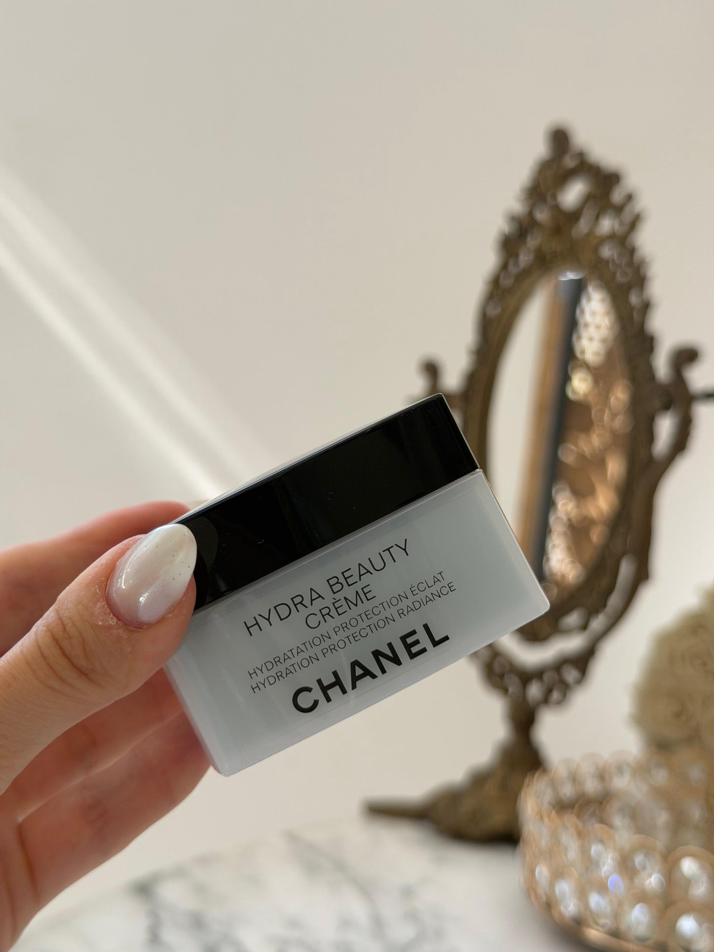 CHANEL Hydra Beauty Cream
Hydration Protection Radiance