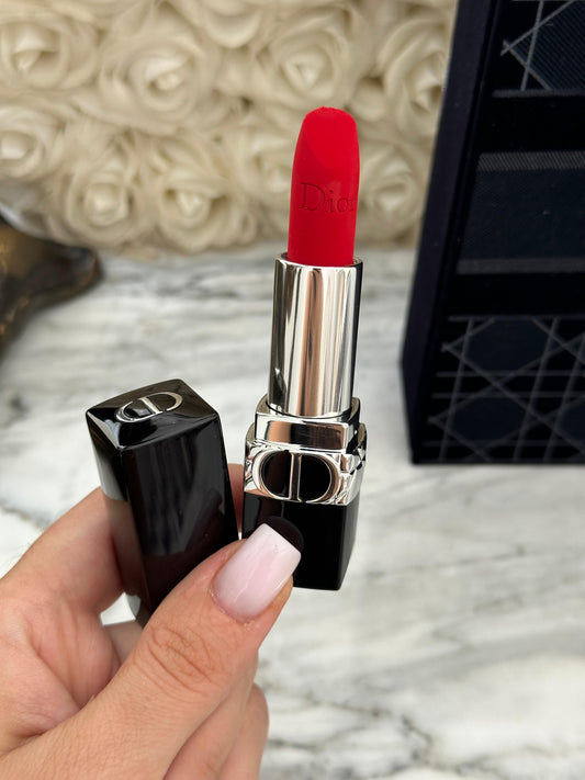 DIOR Rouge (999)
Couture Color Lipstick - Velvet and Satin Finishes - Hydrating Floral Lip Care - Long Wear