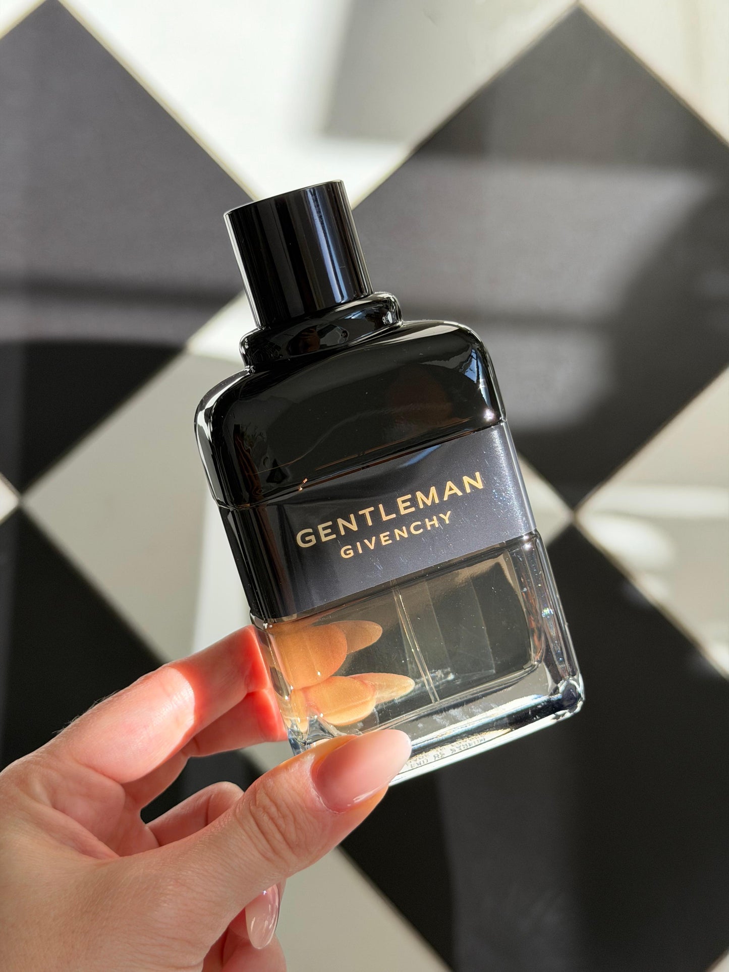 GIVENCHY Gentleman Boisée
Eau de Parfum
Woody, Floral, Spicy