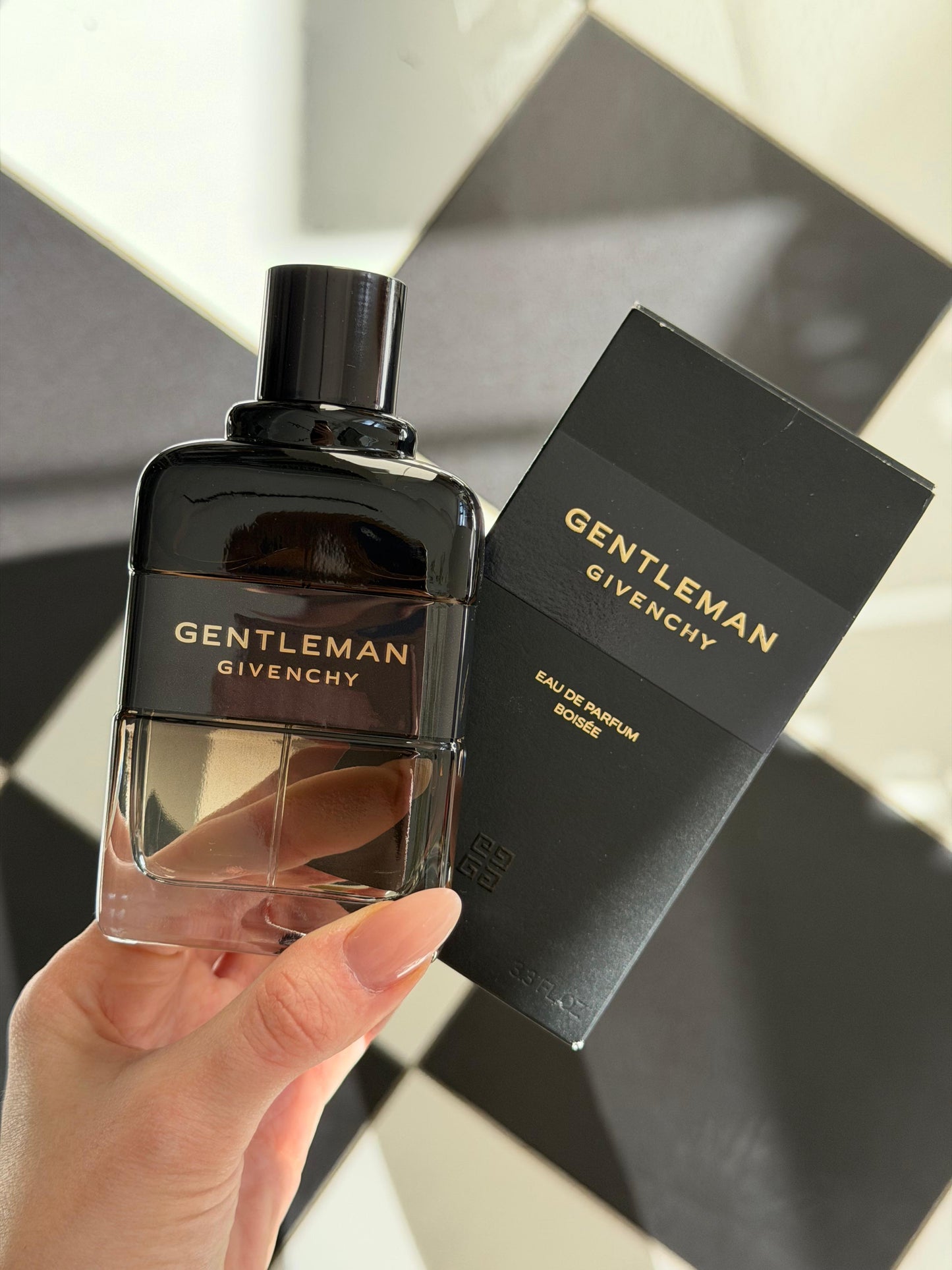 GIVENCHY Gentleman Boisée
Eau de Parfum
Woody, Floral, Spicy