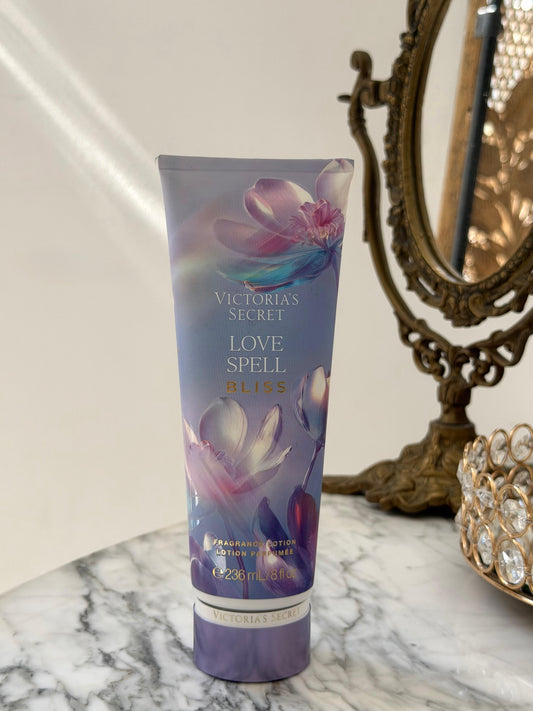 VICTORIA’S SECRET Love Spell Bliss
Fragrance Lotion