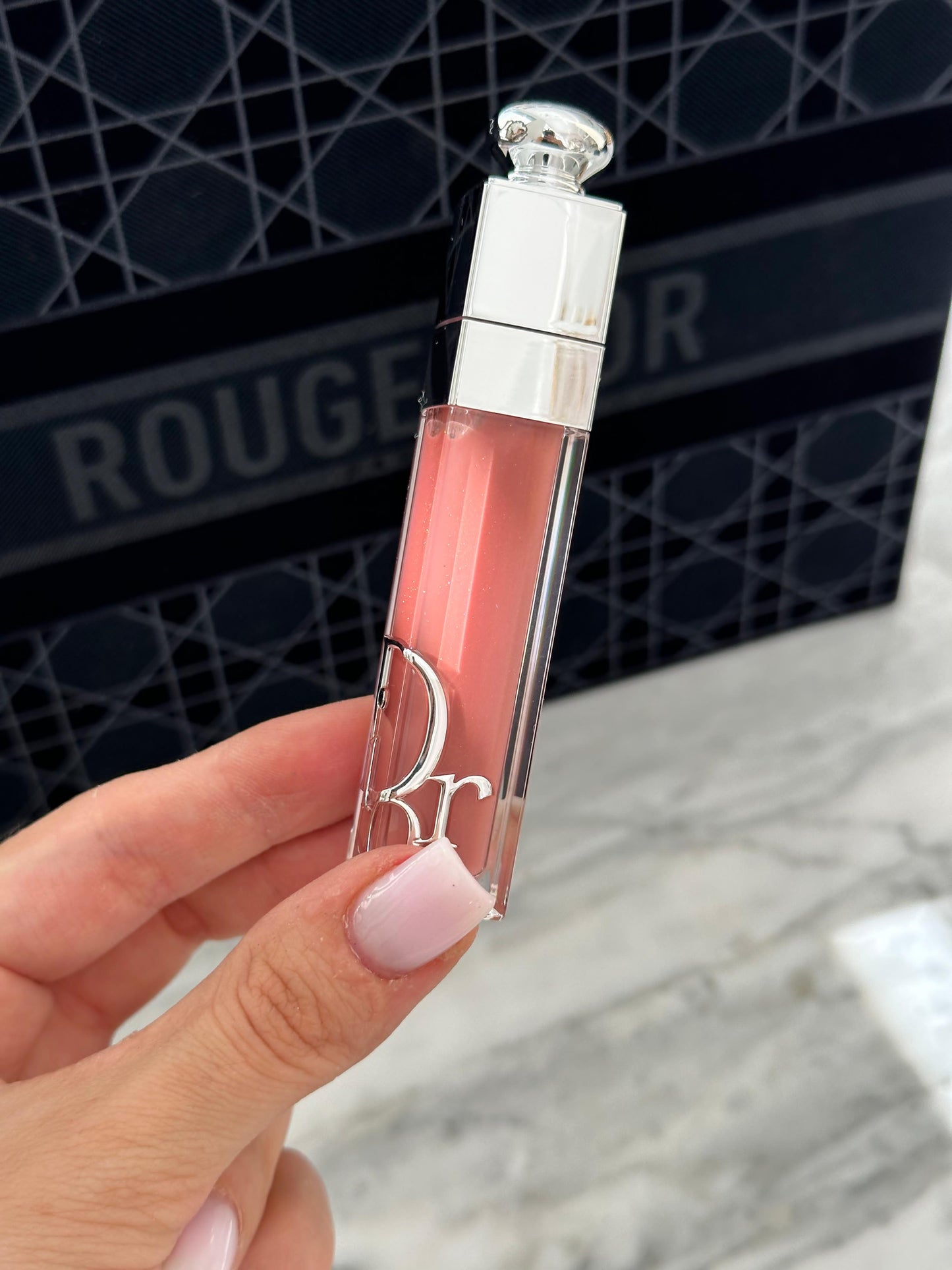 DIOR Addict Lip Maximizer
Plumping Gloss - Instant and Long-Term Volume Effect - 24h Hydration