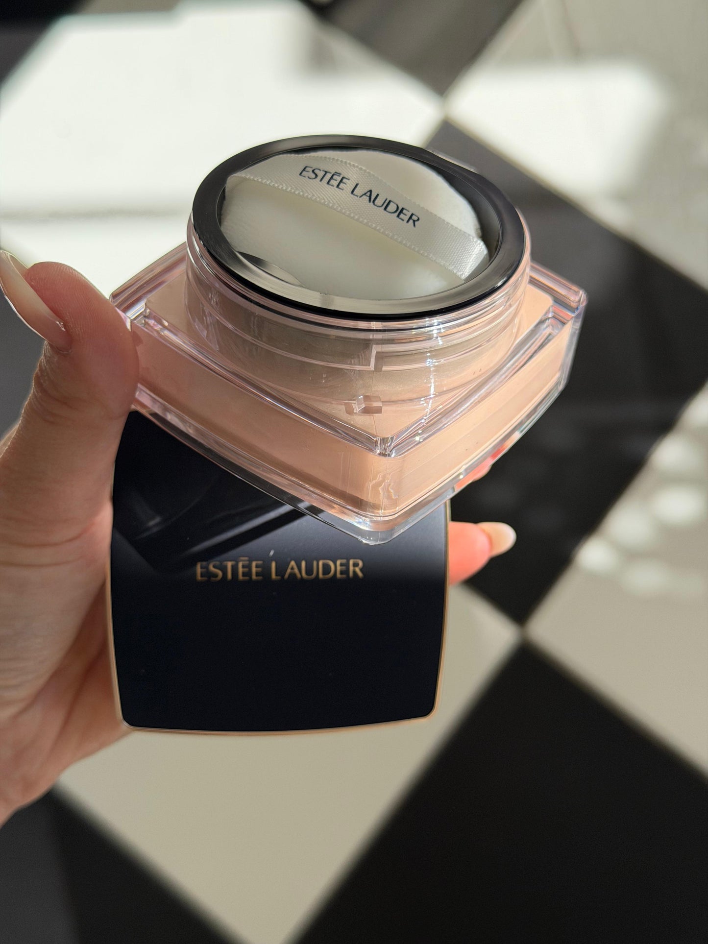 ESTÉE LAUDER Double Wear
Sheer Flattery Loose Powder - Light Medium Matte