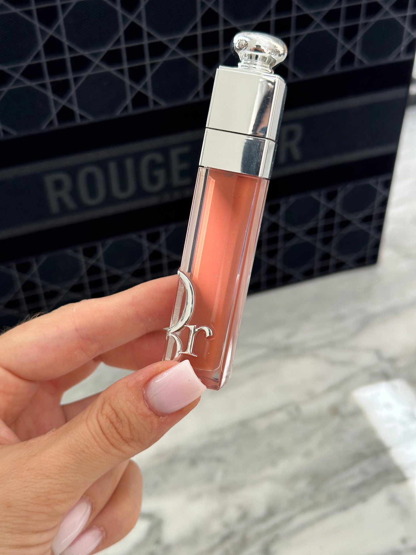 DIOR Addict Lip Maximizer
Plumping Gloss - Instant and Long-Term Volume Effect - 24h Hydration