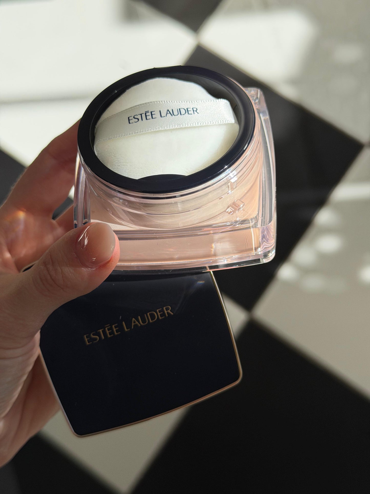 ESTÉE LAUDER Double Wear
Sheer Flattery Loose Powder - Light Medium Matte