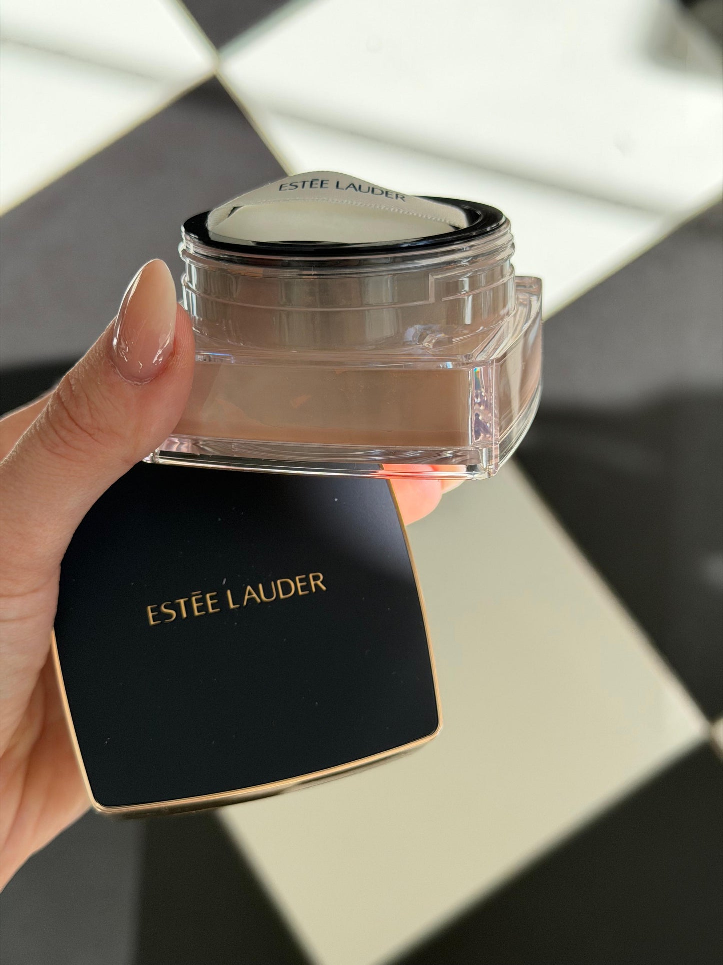 ESTÉE LAUDER Double Wear
Sheer Flattery Loose Powder - Light Medium Matte