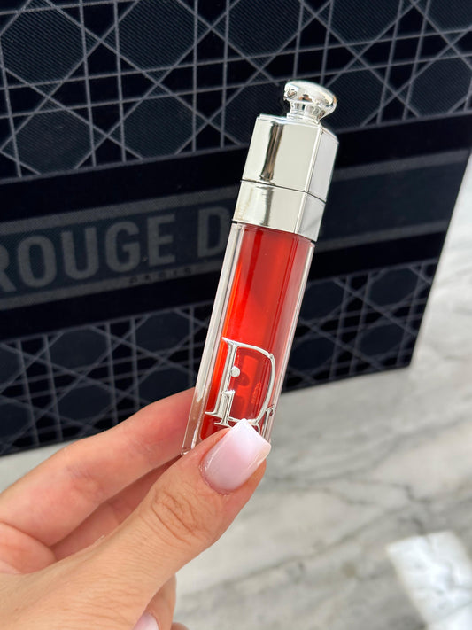 DIOR Addict Lip Maximizer (028)
Plumping Gloss - Instant and Long-Term Volume Effect - 24h Hydration