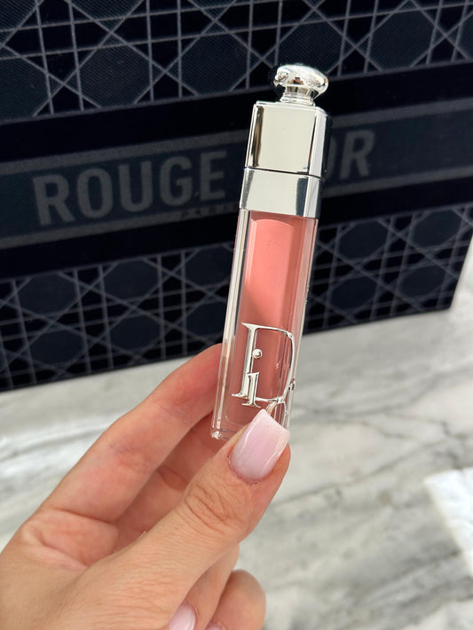 DIOR Addict Lip Maximizer (038)
Plumping Gloss - Instant and Long-Term Volume Effect - 24h Hydration