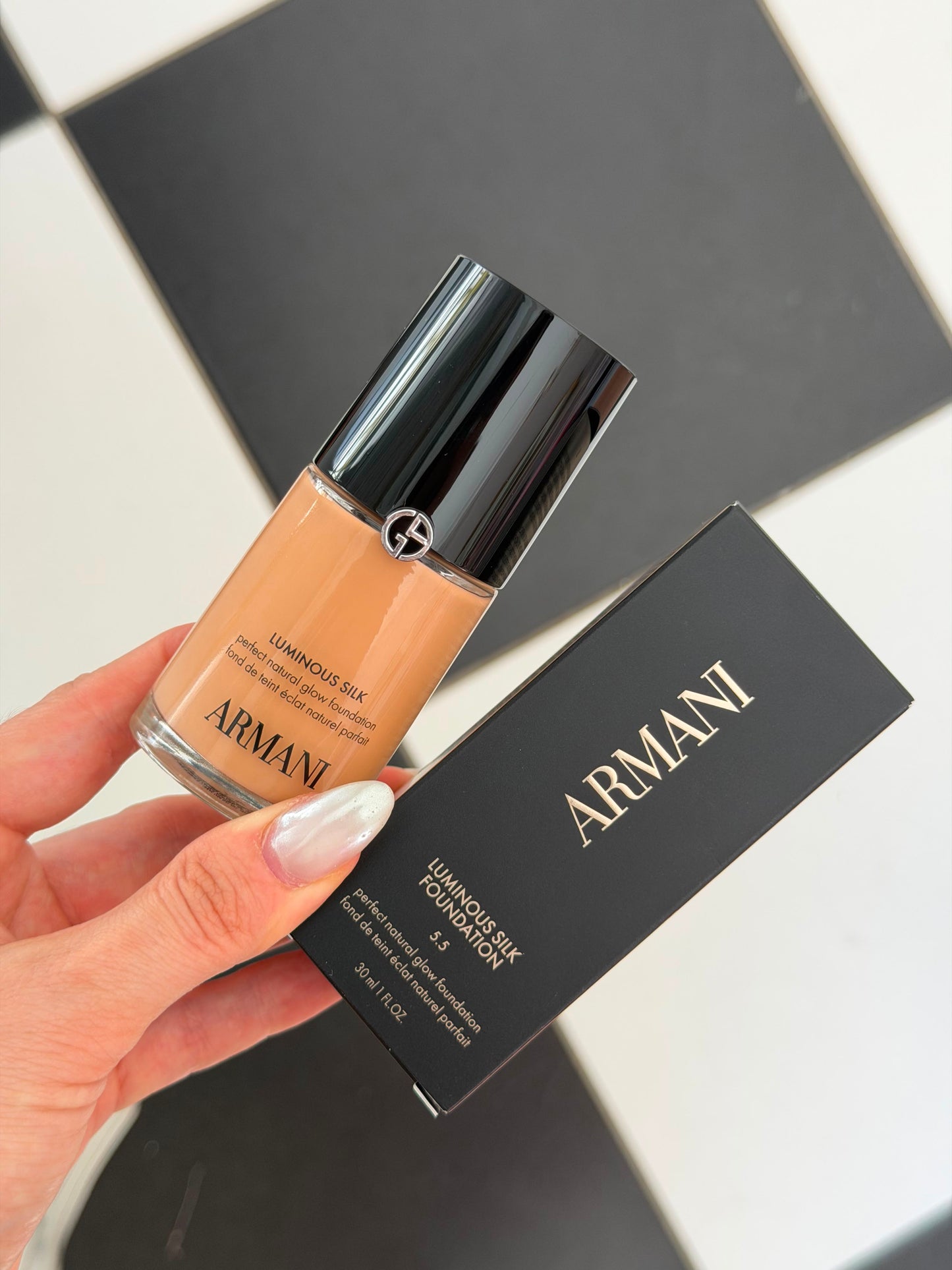 ARMANI Luminous Silk Natural Glow Blurring Foundation
Medium Buildable Coverage, 24HR Wear