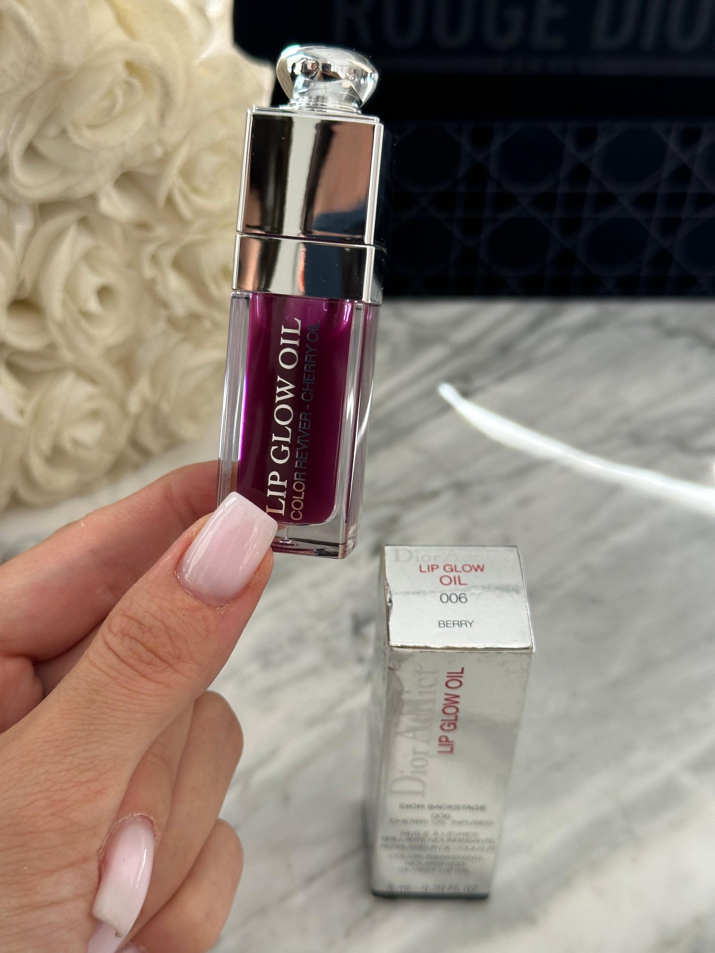 DIOR Addict Lip Glow Oil - Berry
Nourishing Lip Oil - Intense Gloss