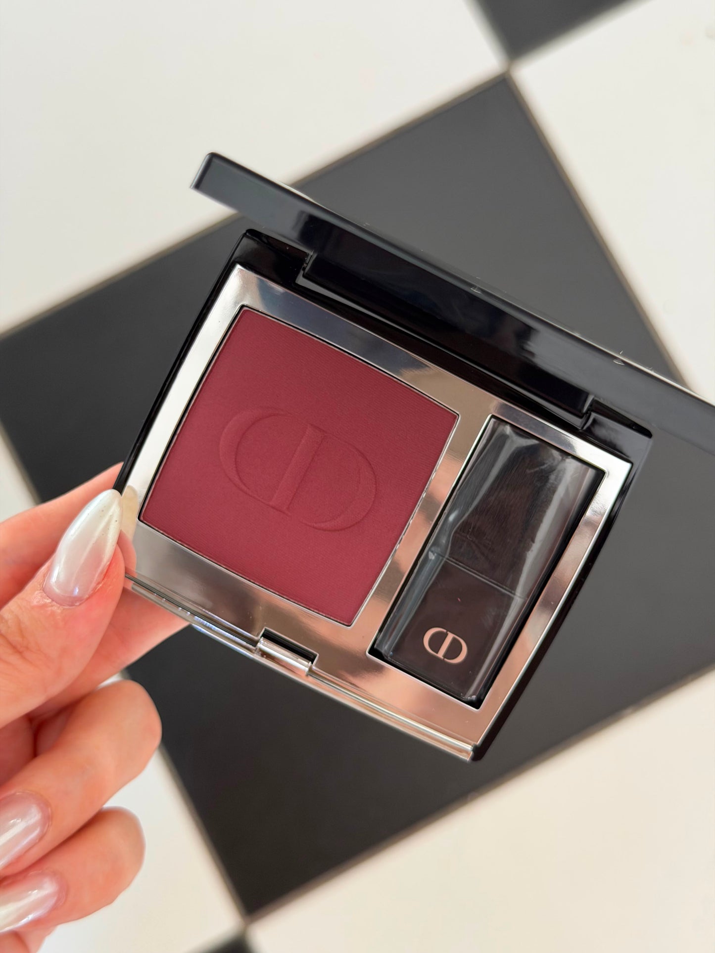 DIOR Rouge Blush
Couture Colour Makeup - Long Wear (720)