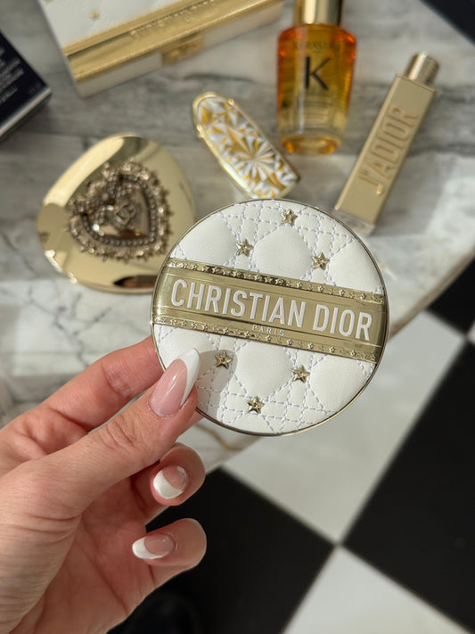 DIOR Forever Glow Luminizer (001 Dior Star) - Limited Edition
Spectacular Highlighter - Long Wear - Infused with Hyaluronic Acid