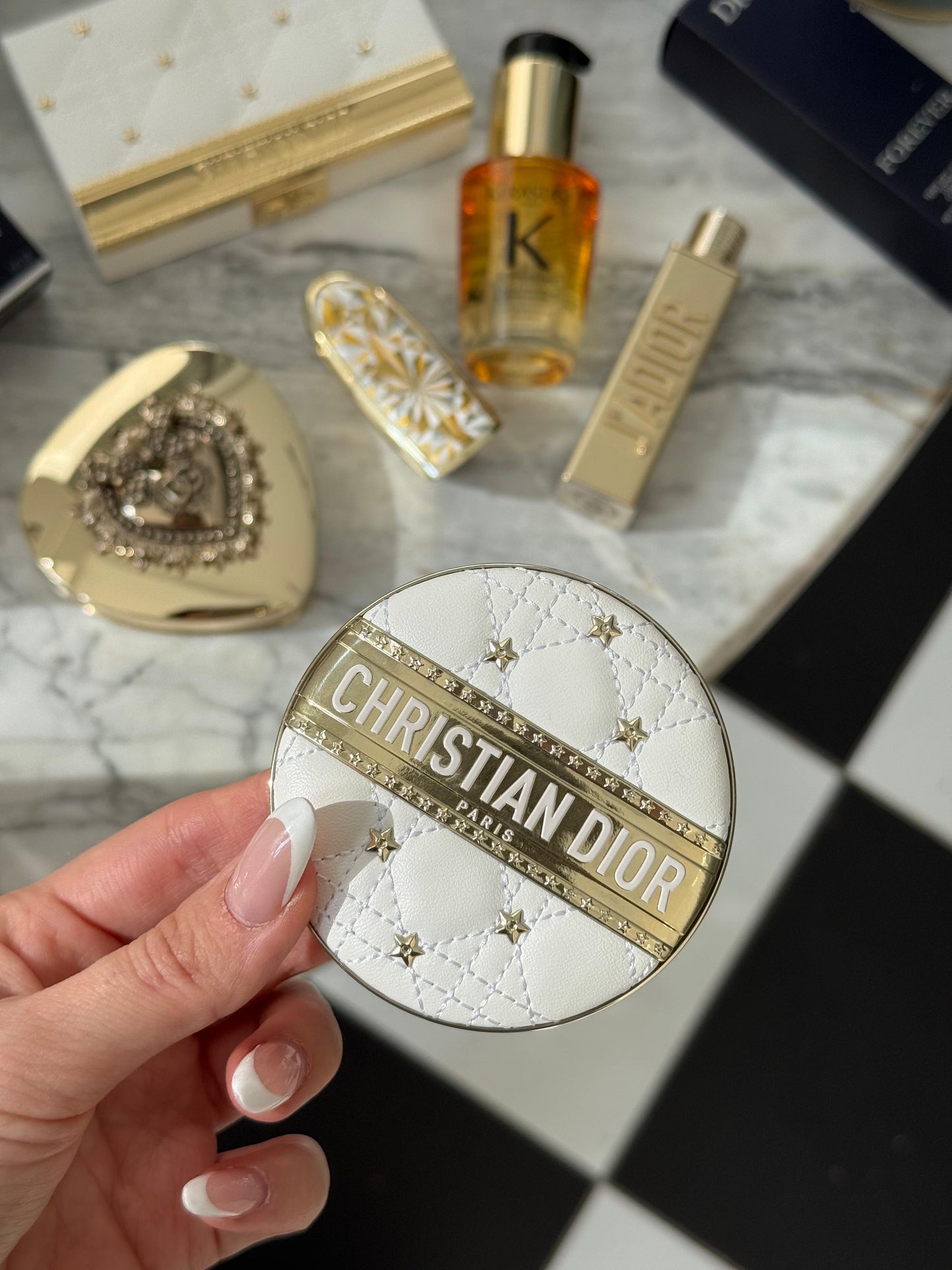 DIOR Forever Glow Luminizer (001 Dior Star) - Limited Edition
Spectacular Highlighter - Long Wear - Infused with Hyaluronic Acid