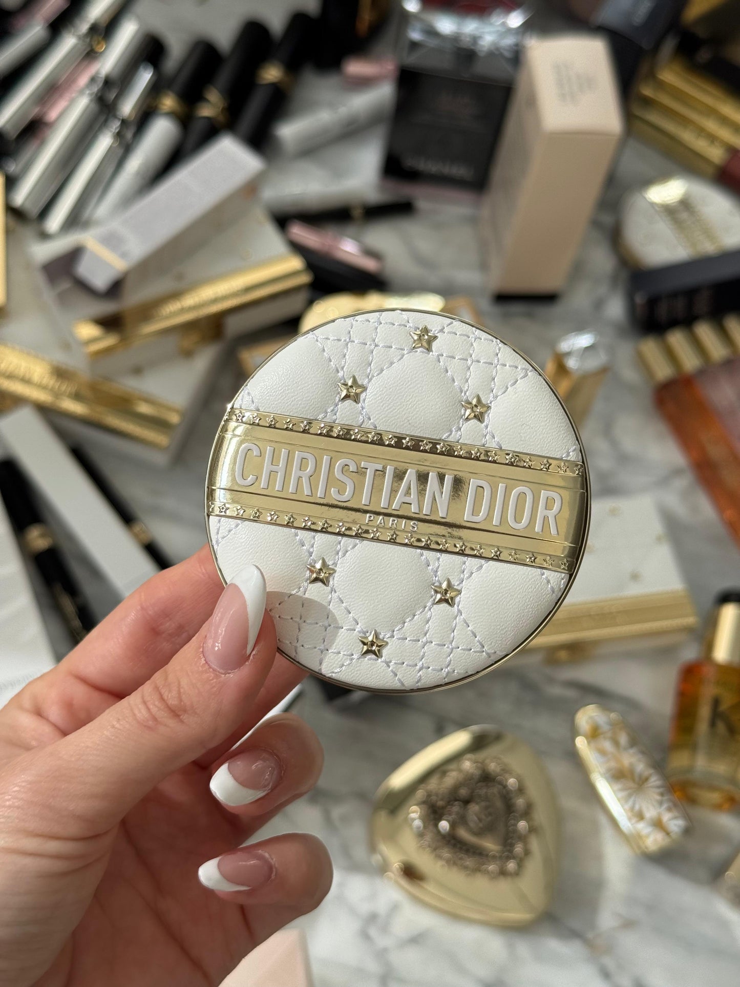 DIOR Forever Glow Luminizer (001 Dior Star) - Limited Edition
Spectacular Highlighter - Long Wear - Infused with Hyaluronic Acid