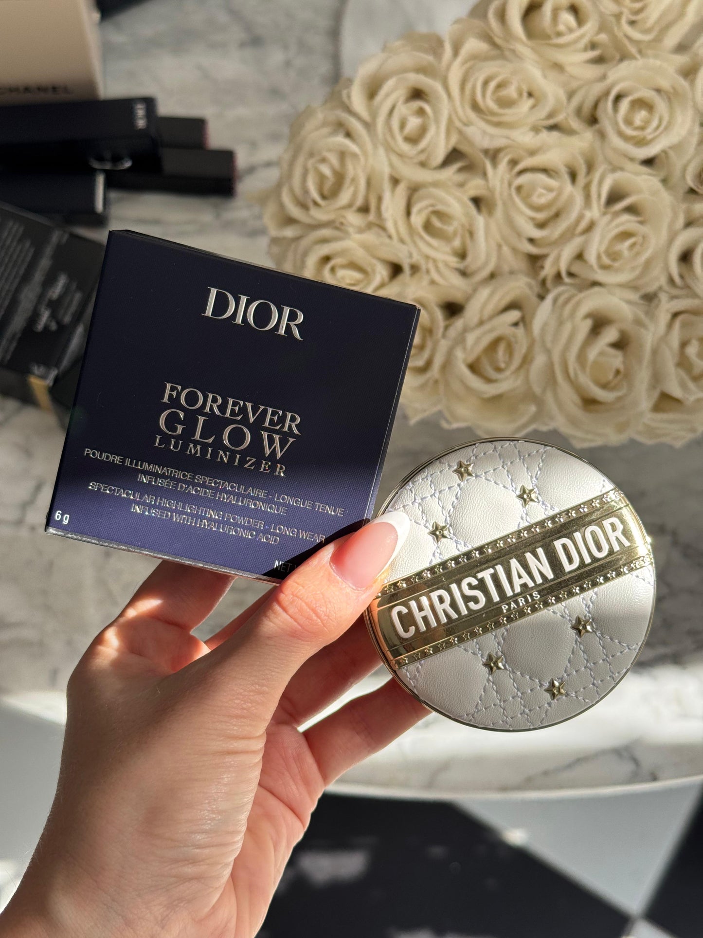 DIOR Forever Glow Luminizer (001 Dior Star) - Limited Edition
Spectacular Highlighter - Long Wear - Infused with Hyaluronic Acid
