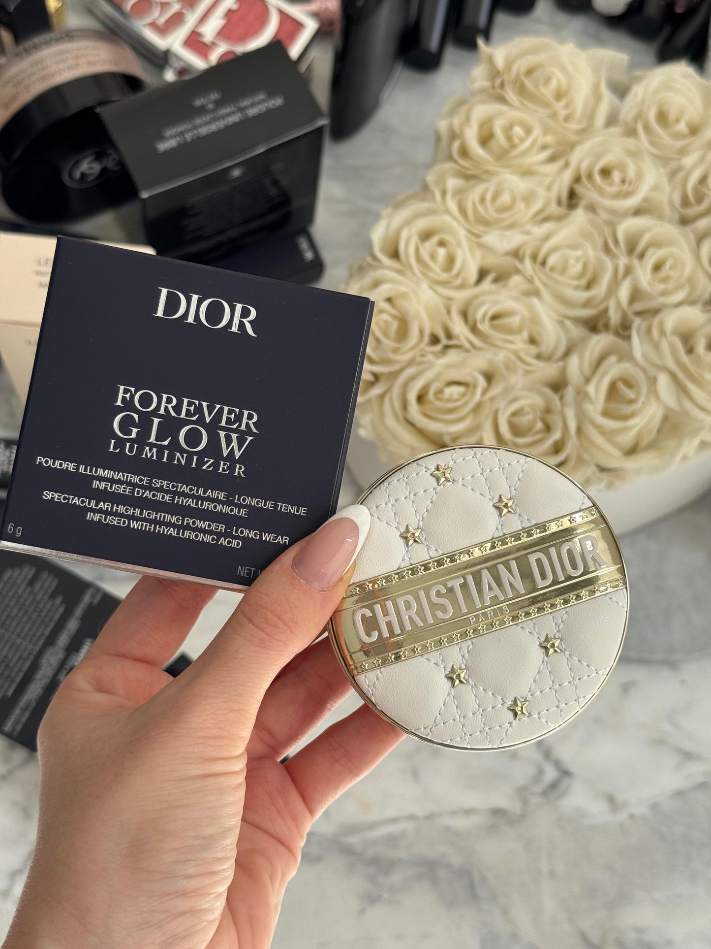 DIOR Forever Glow Luminizer (001 Dior Star) - Limited Edition
Spectacular Highlighter - Long Wear - Infused with Hyaluronic Acid