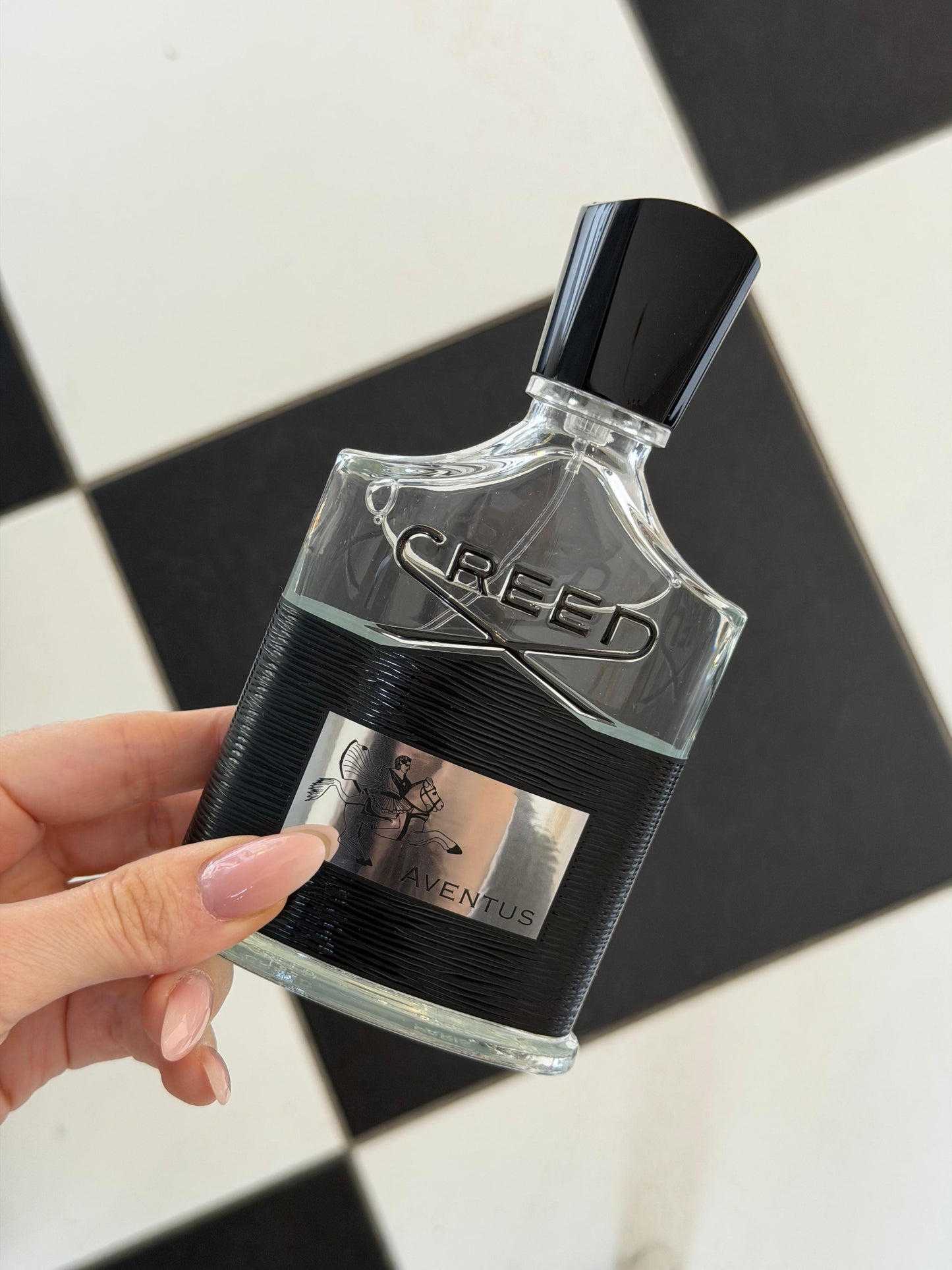 CREED Aventus
Dry Woods, Fresh, Citrus & Fruity