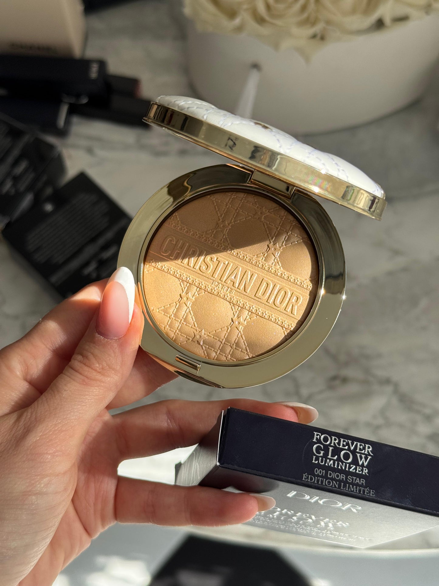 DIOR Forever Glow Luminizer (001 Dior Star) - Limited Edition
Spectacular Highlighter - Long Wear - Infused with Hyaluronic Acid