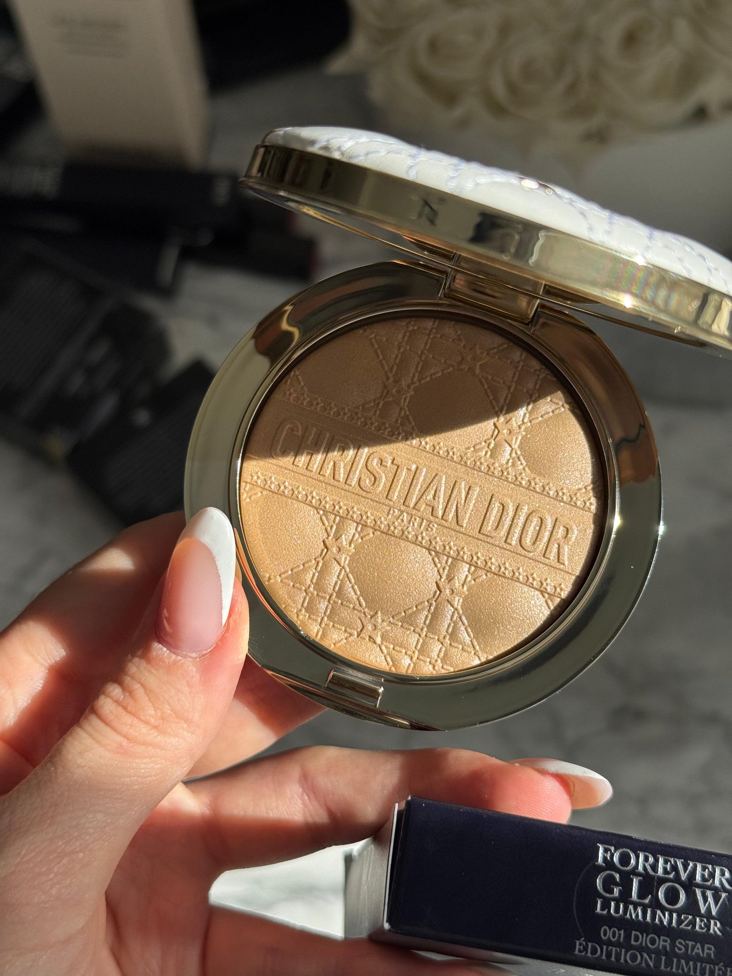 DIOR Forever Glow Luminizer (001 Dior Star) - Limited Edition
Spectacular Highlighter - Long Wear - Infused with Hyaluronic Acid