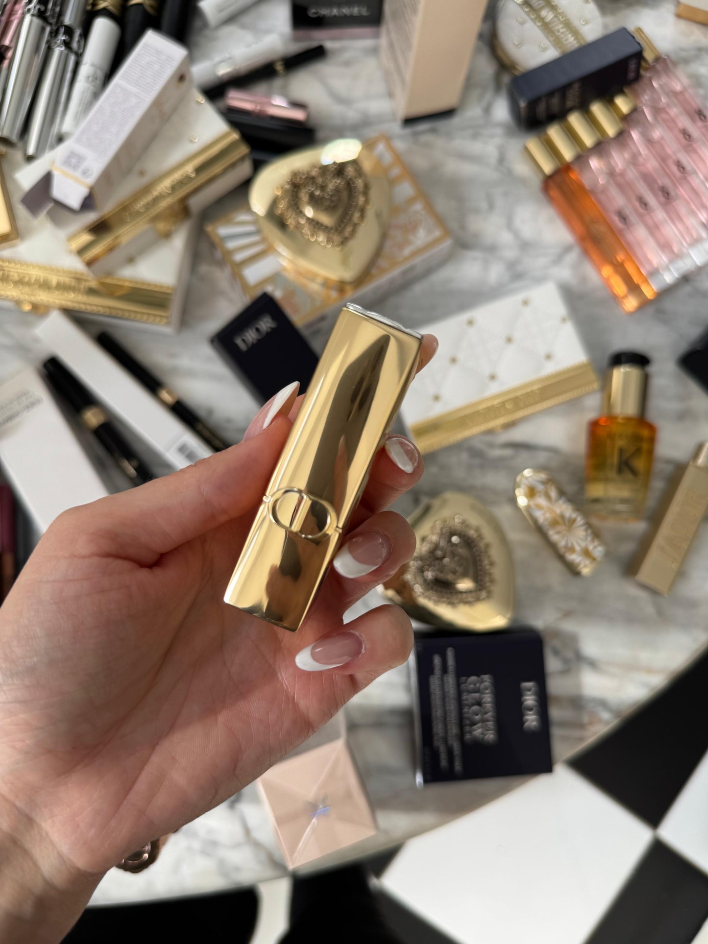 DIOR Rouge Dior - Limited Edition
Couture Color Lipstick (210 Satin) - Hydrating and Longwearing