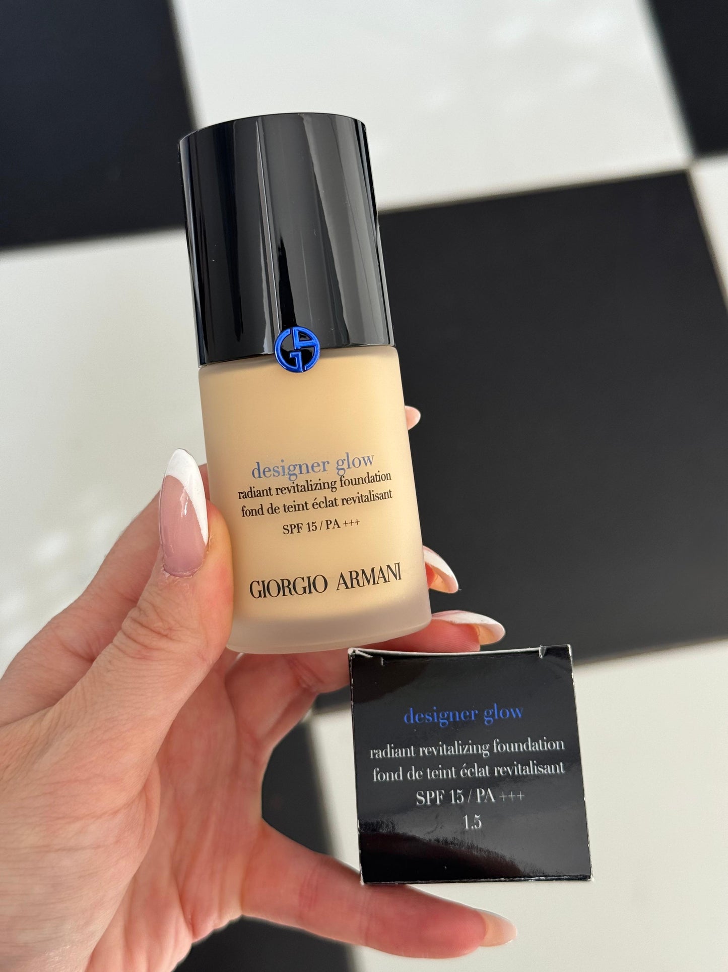 ARMANI Designer Glow - Radiant Revitalizing Foundation SPF15
