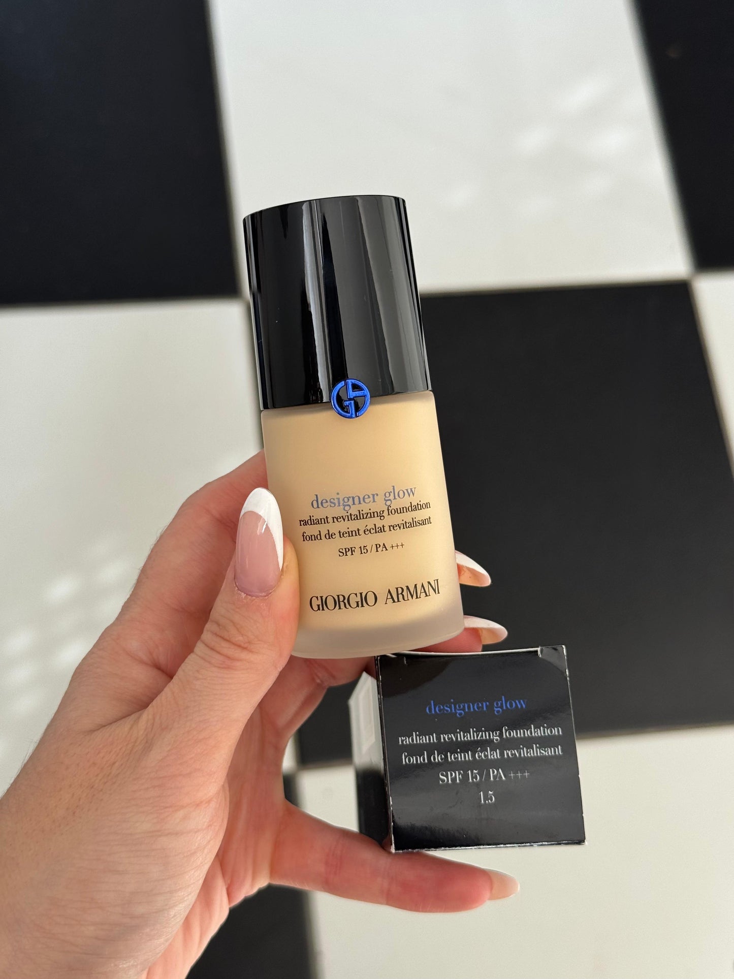 ARMANI Designer Glow - Radiant Revitalizing Foundation SPF15