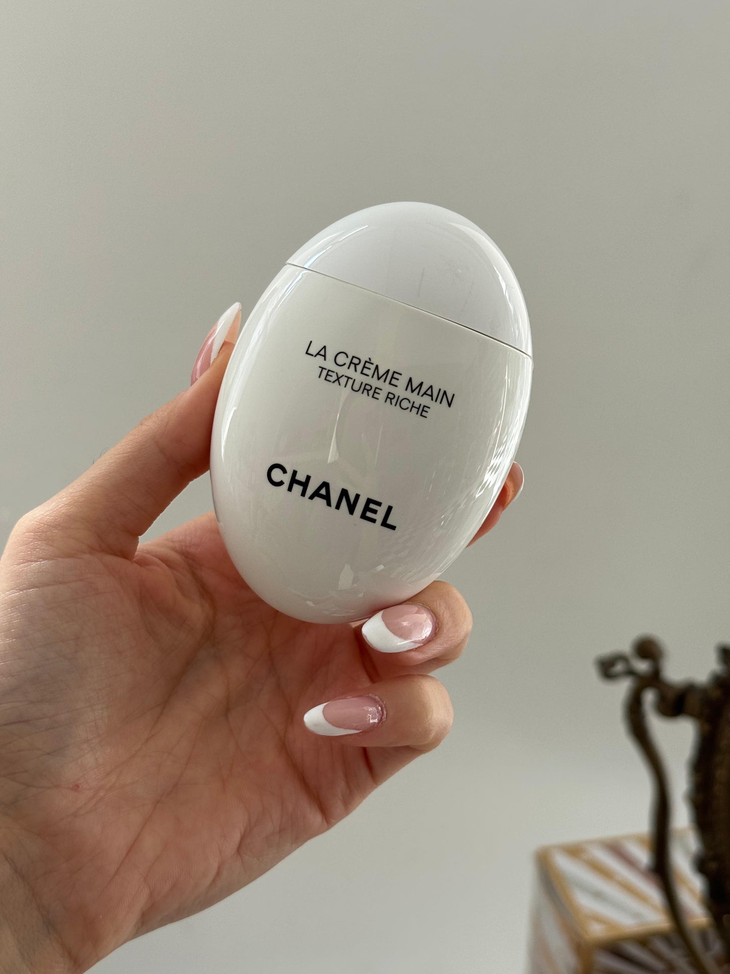 CHANEL La Crème Main Texture Riche
Hand Cream Nourish-Protect-Illuminate
