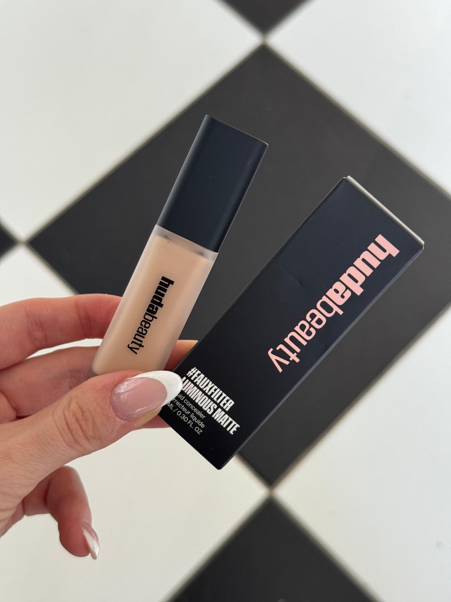 HUDA BEAUTY FauxFilter Luminous Matte Concealer (2.7N)