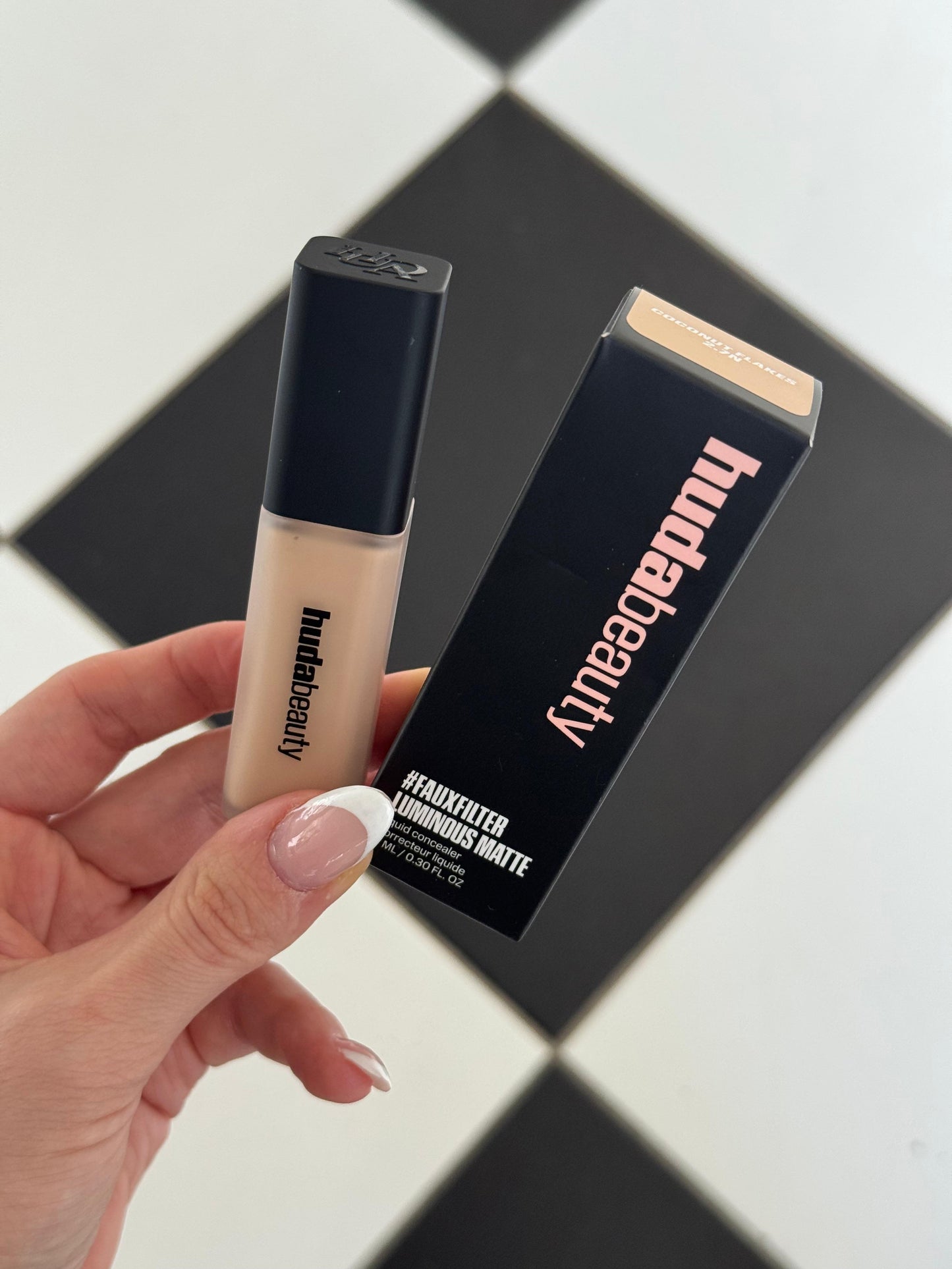 HUDA BEAUTY FauxFilter Luminous Matte Concealer (2.7N)