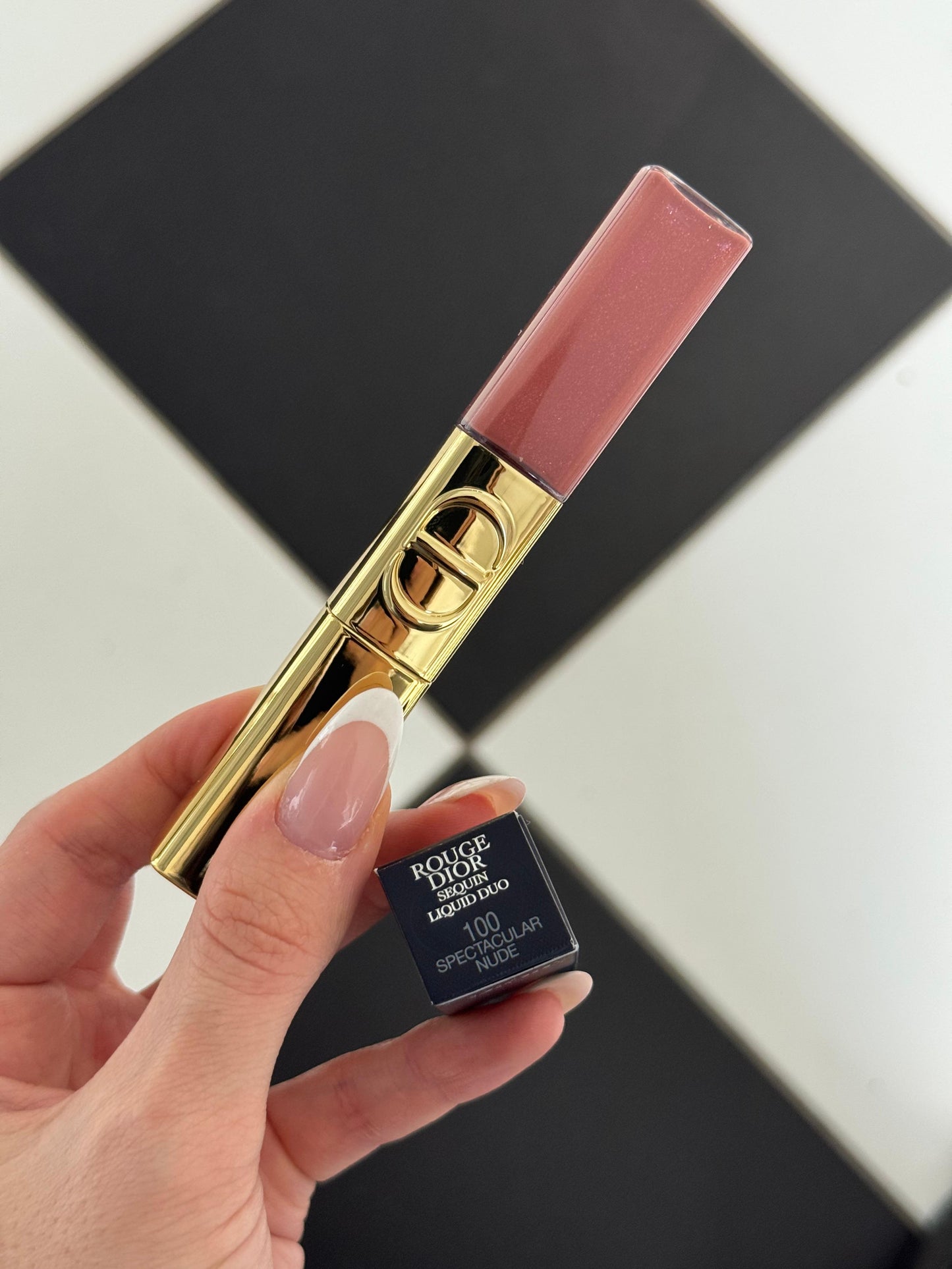 DIOR Rouge Dior Sequin Liquid Duo (100) - Limited Edition
Ultra-Glittery Color, Glossy Shine