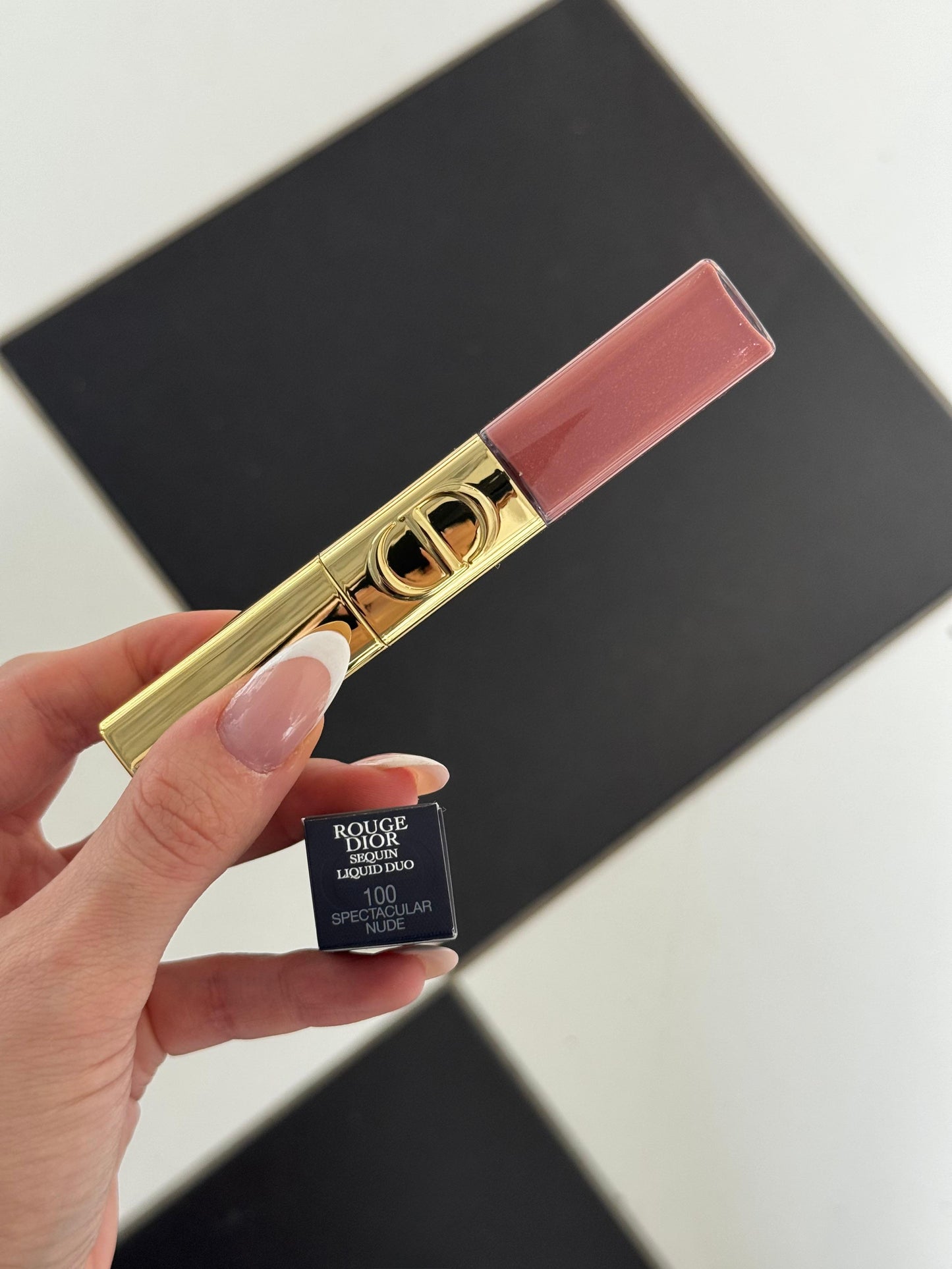 DIOR Rouge Dior Sequin Liquid Duo (100) - Limited Edition
Ultra-Glittery Color, Glossy Shine